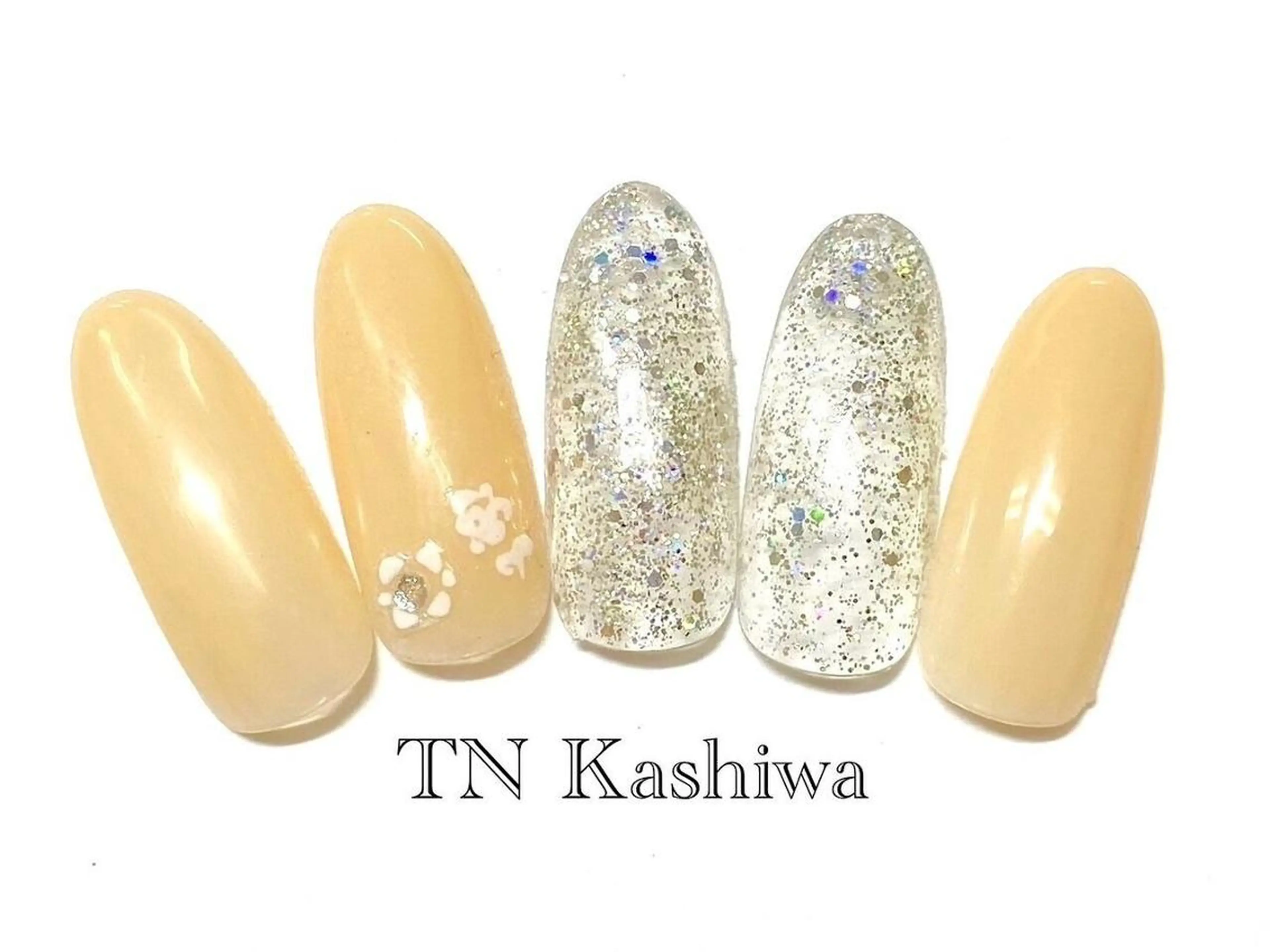 ネイル 橋立 亜美のネイルデザイン