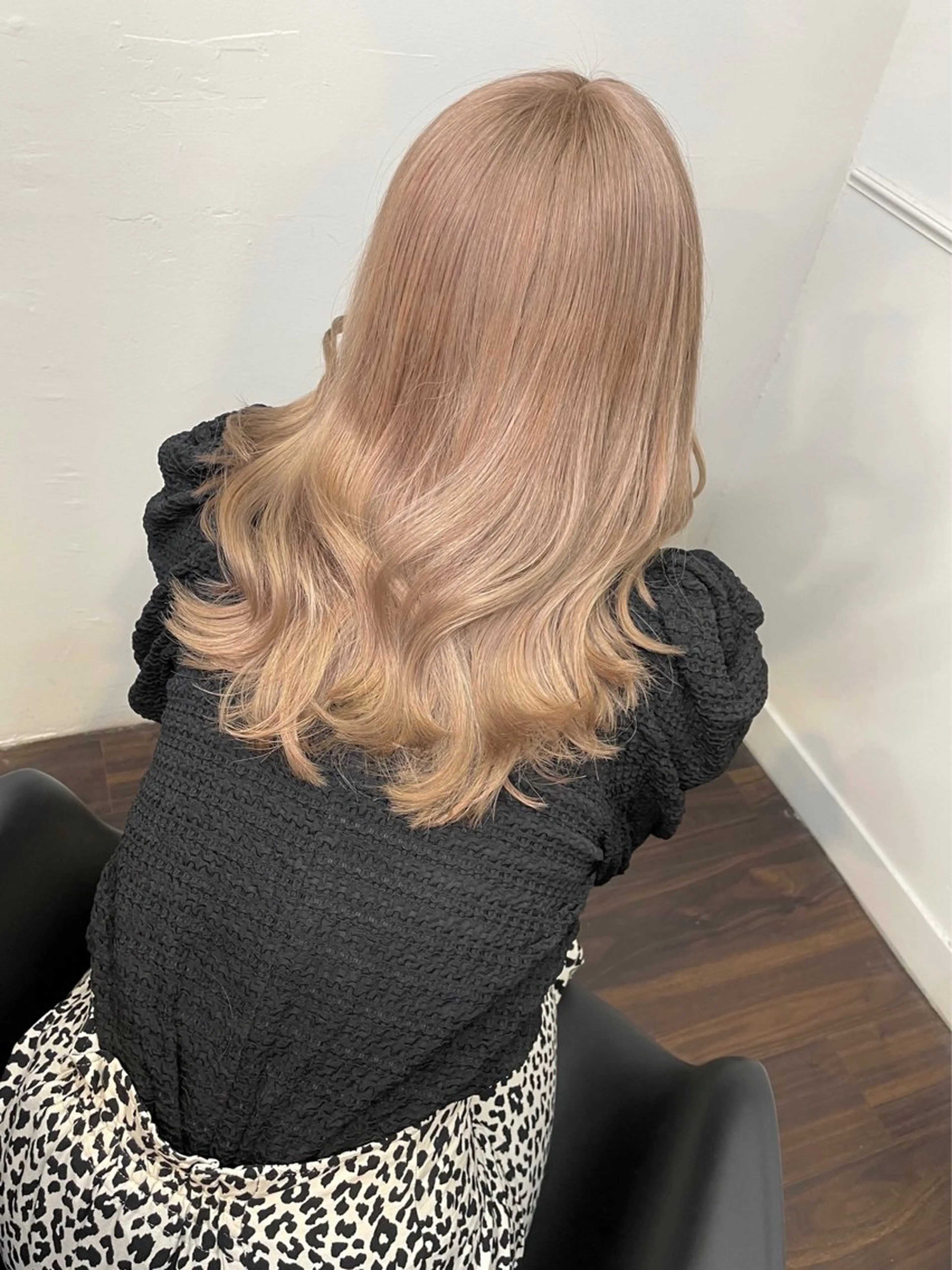 セミロング カラー ヘアアレンジ ベージュカラー ブリーチ ダブルカラー ミルクティーベージュ ホワイトベージュ maoブリーチ無し 似合わせカラーのヘアスタイル
