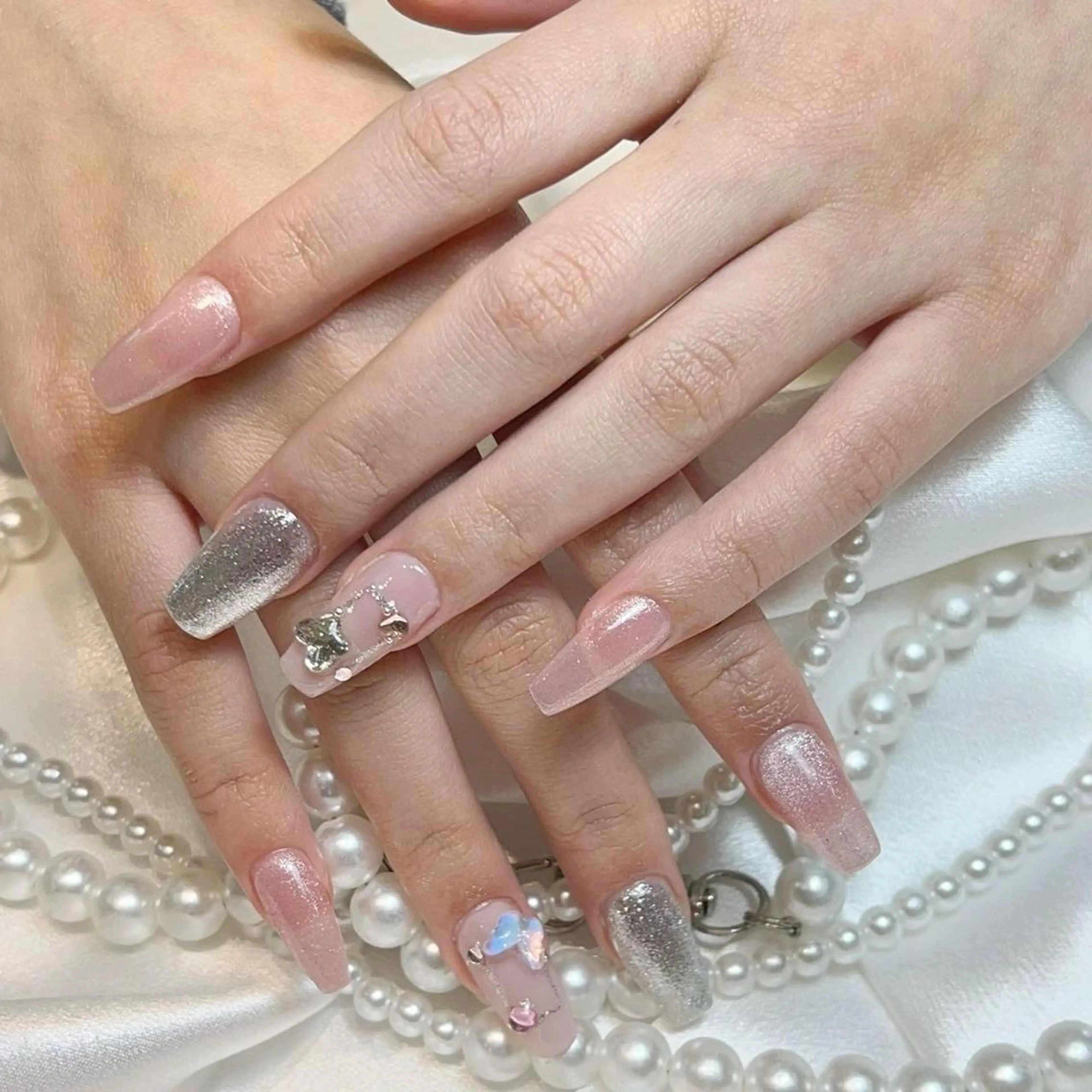 ネイル RAFFINE 月🦋🩵のネイルデザイン