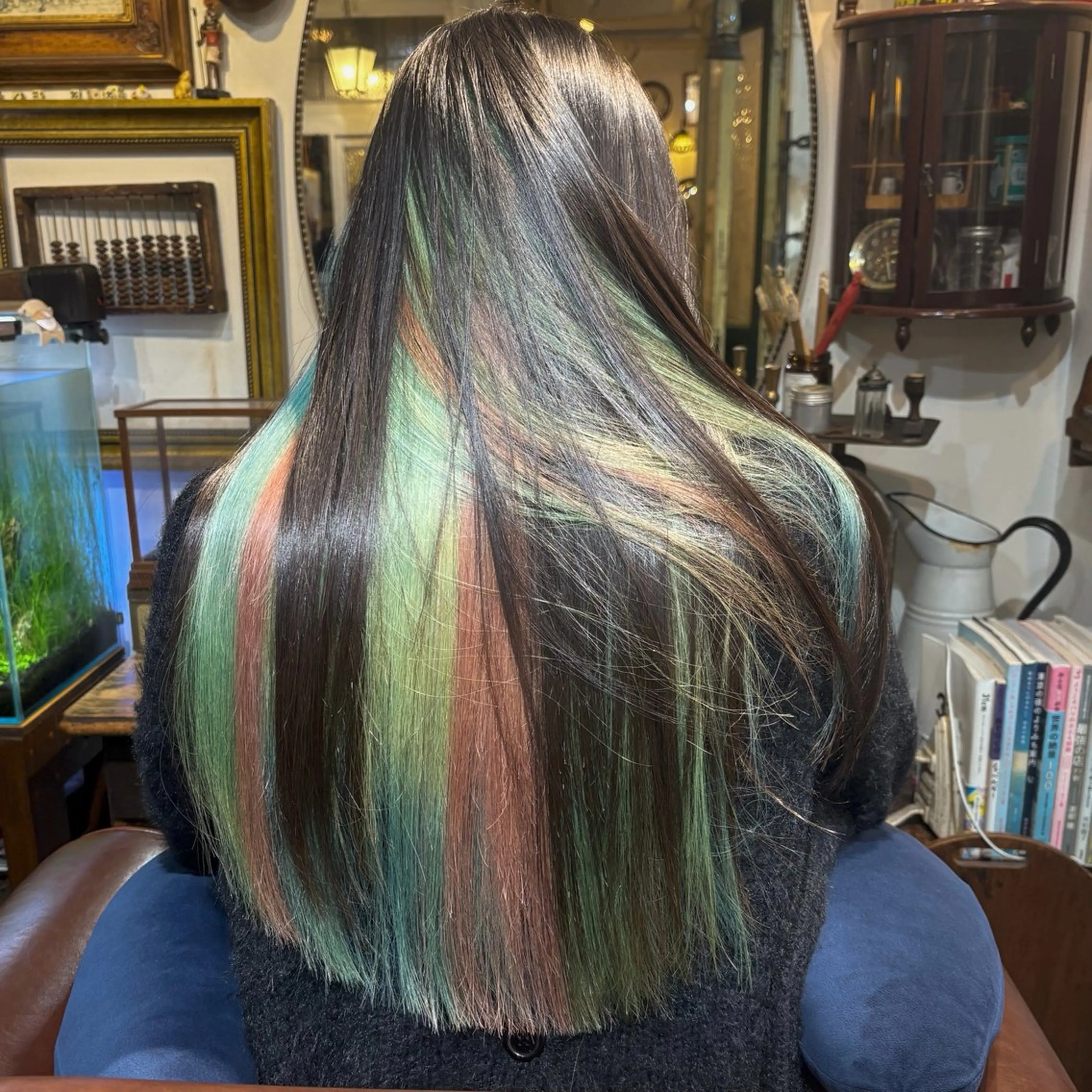 ロング カラー デザインカラー インナーカラー 飯田 実歩(じっぽ)のヘアスタイル