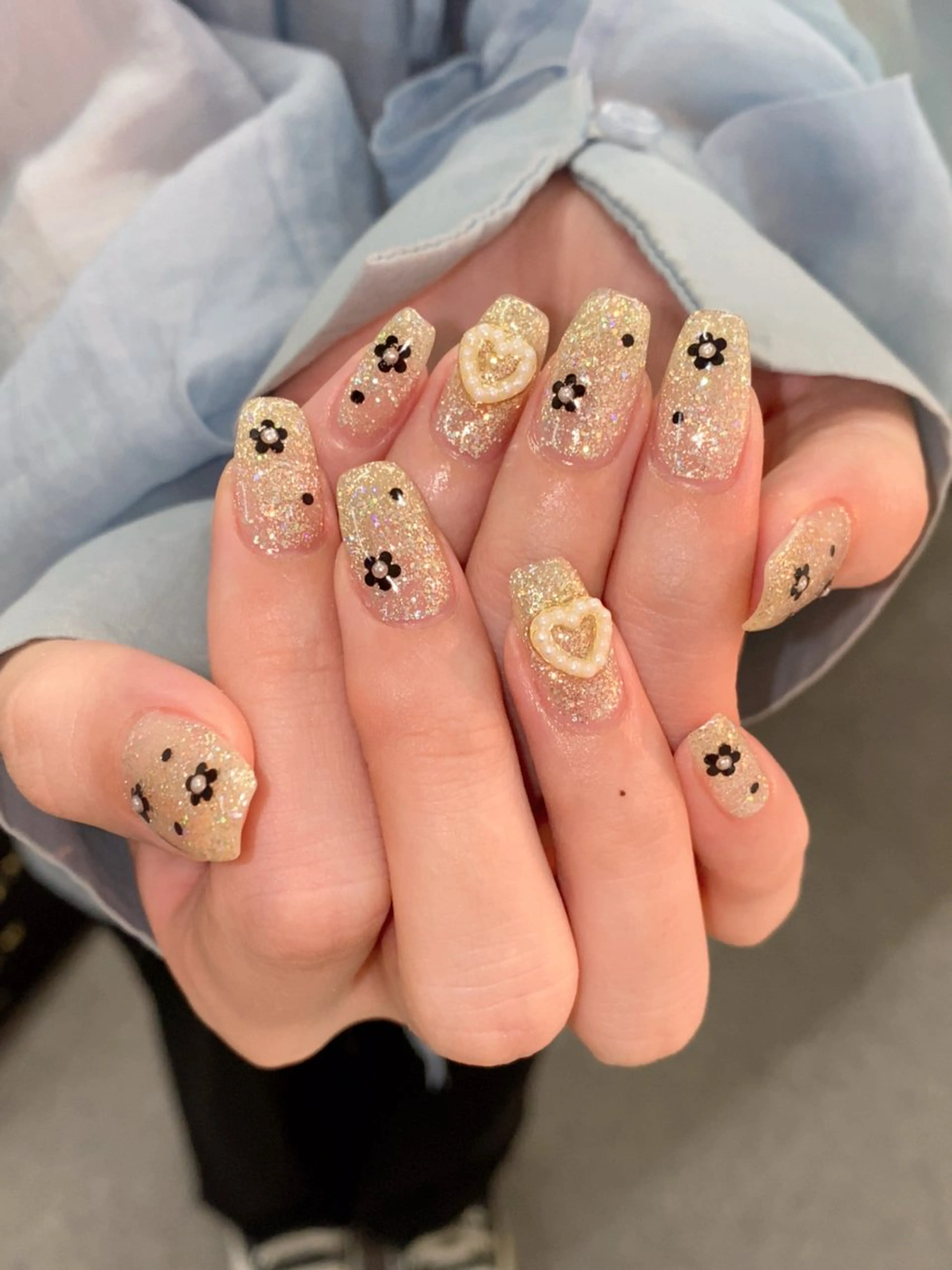 ネイル ハンドネイル グロー ネイルのネイルデザイン