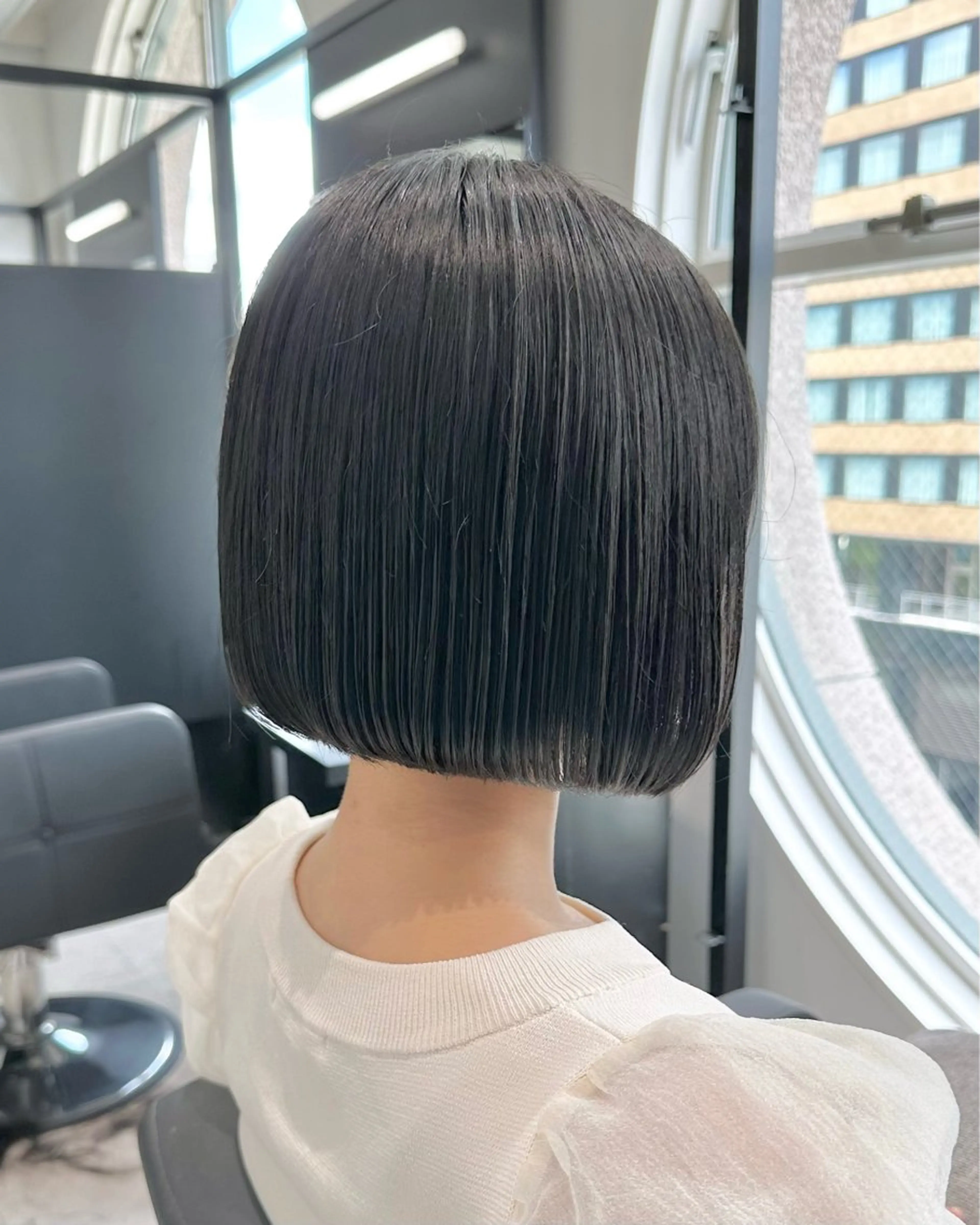 ミディアム ボブ 縮毛矯正 Mio｜ぱつっとボブ ｜髪質改善ストレートのヘアスタイル