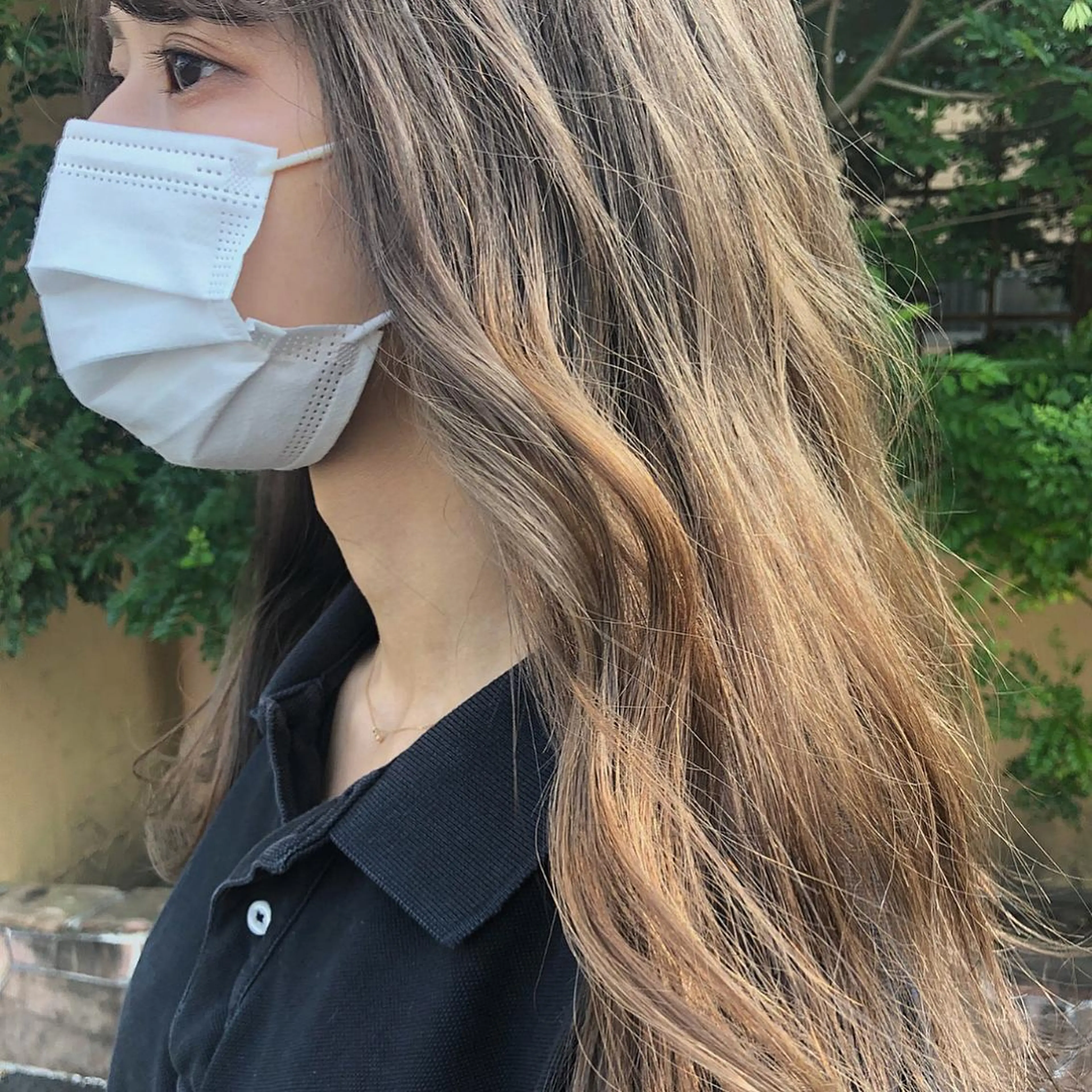 ロング カラー ブリーチ 川元 汐音のヘアスタイル