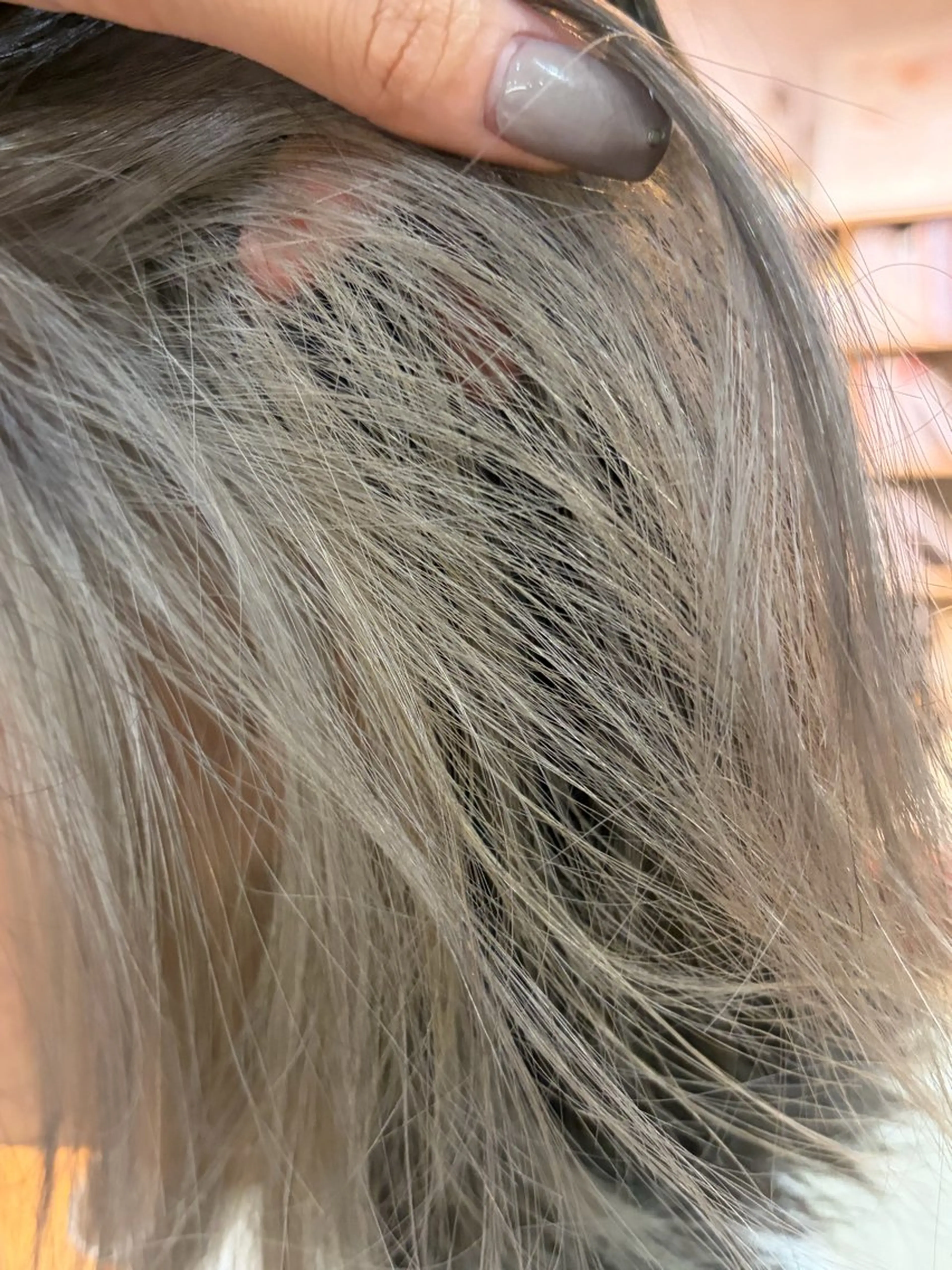 カラー niko hair所属・MI KUのヘアスタイル