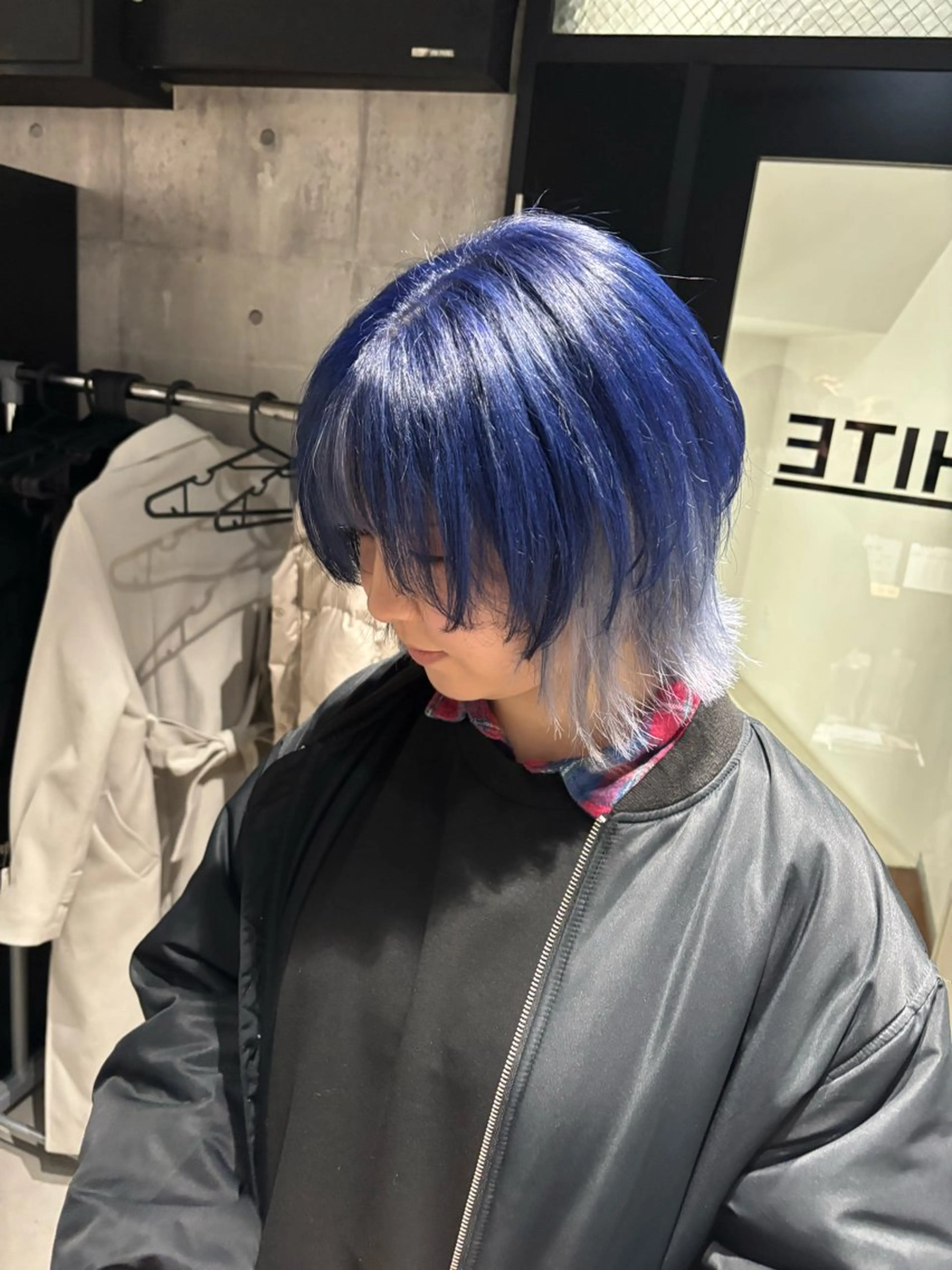 ショート カラー ネイビーカラー シルバー ホワイトシルバー ボブ ウルフカット カット ヘアカラー トリートメント _white【京橋店】所属・_WHITE / KENTOのヘアスタイル