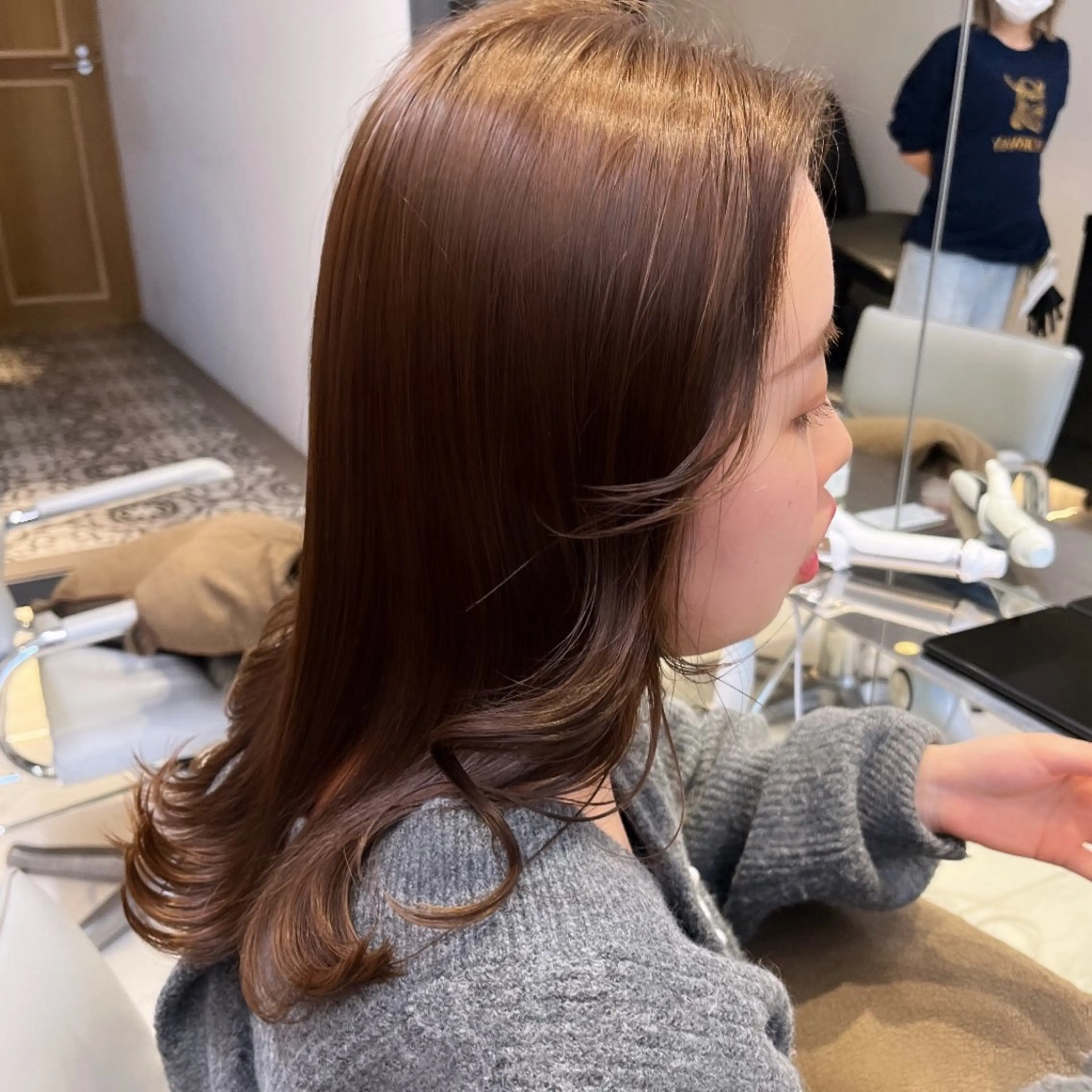 ミディアム カラー ベージュカラー ブラウンカラー ブラウンベージュ 透明感カラー グレージュ ヘアカラー トリートメント ヘッドスパ ヘアセット カジュアルを女っぽく 𝗮𝘆𝗮𝗰𝗼のヘアスタイル