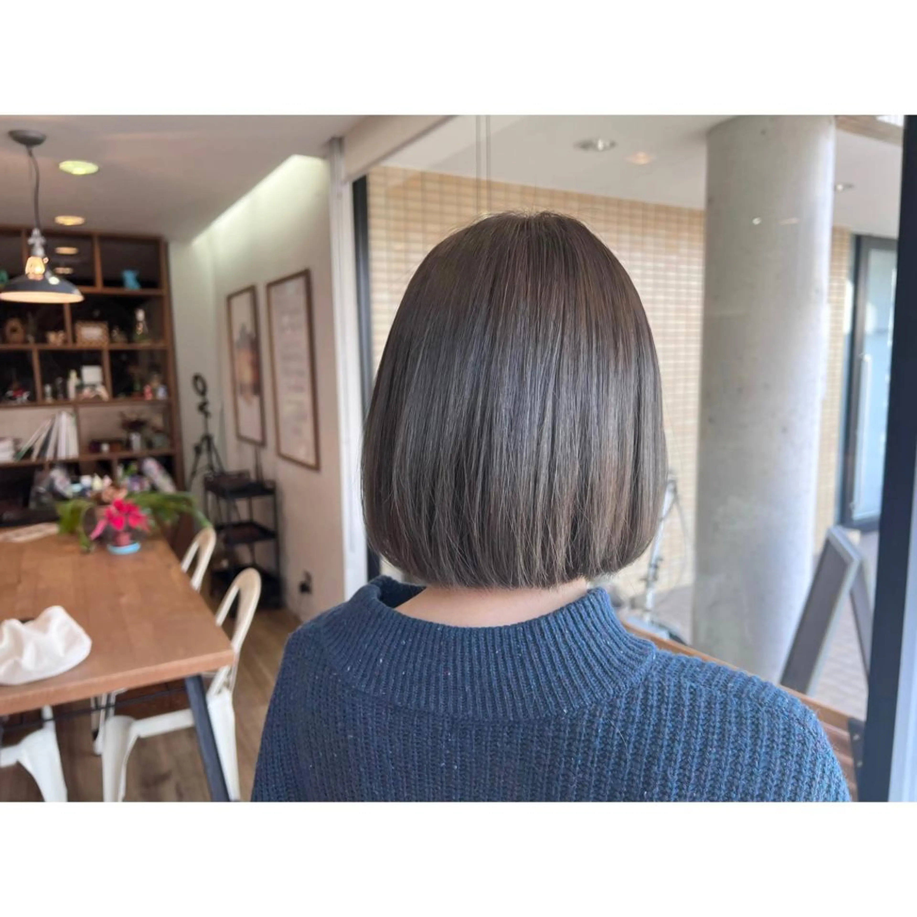 ミディアム カラー アッシュ ベージュカラー ヘアカラー トリートメント ツキダテ ユイのヘアスタイル