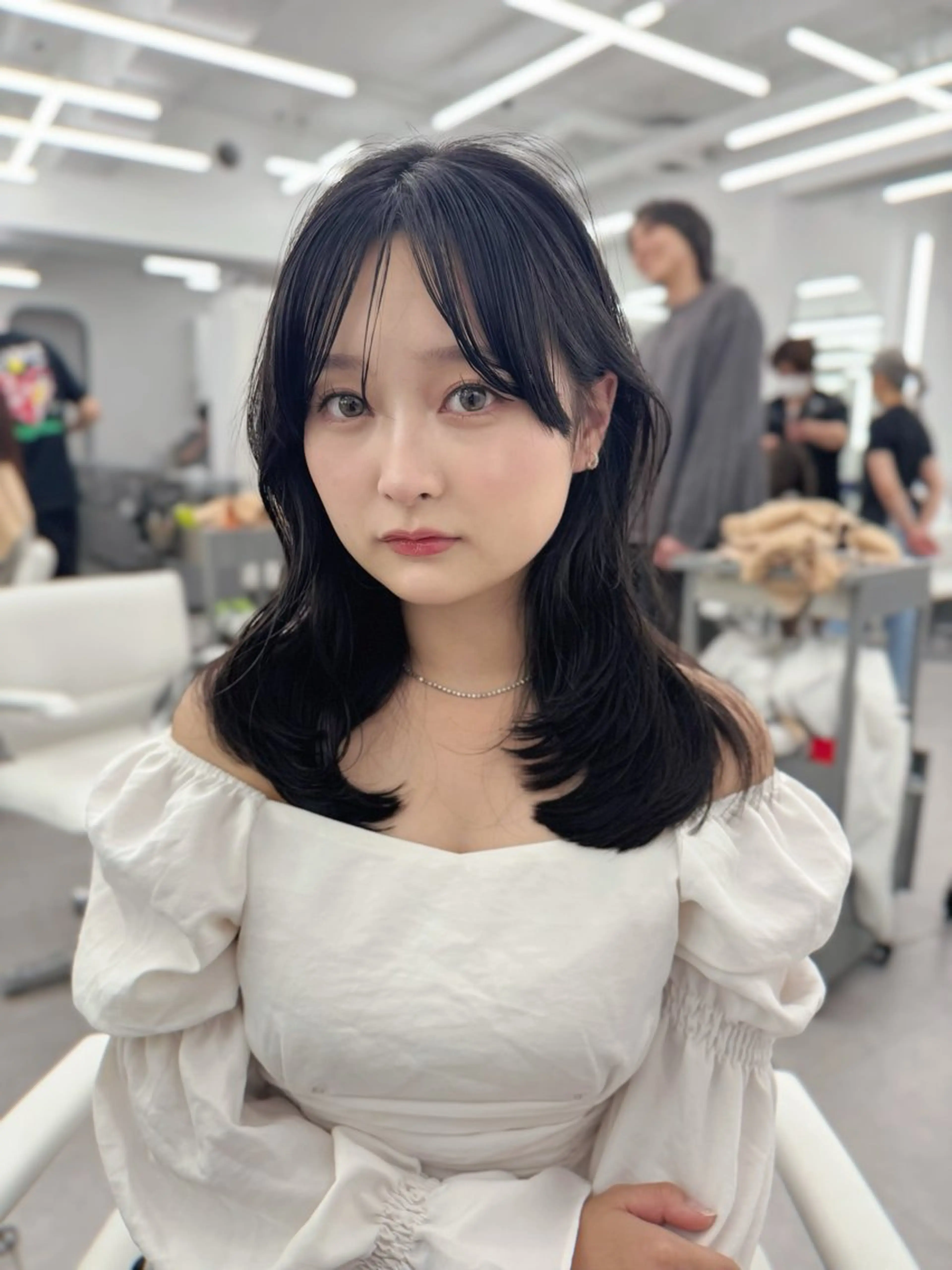 セミロング カラー 黒髪 ブルーカラー ブルーブラック 透明感カラー ハイレイヤー カット ヘアカラー トリートメント ヘアセット 透明感カラー✨🩵 韓国ヘアkanatoのヘアスタイル