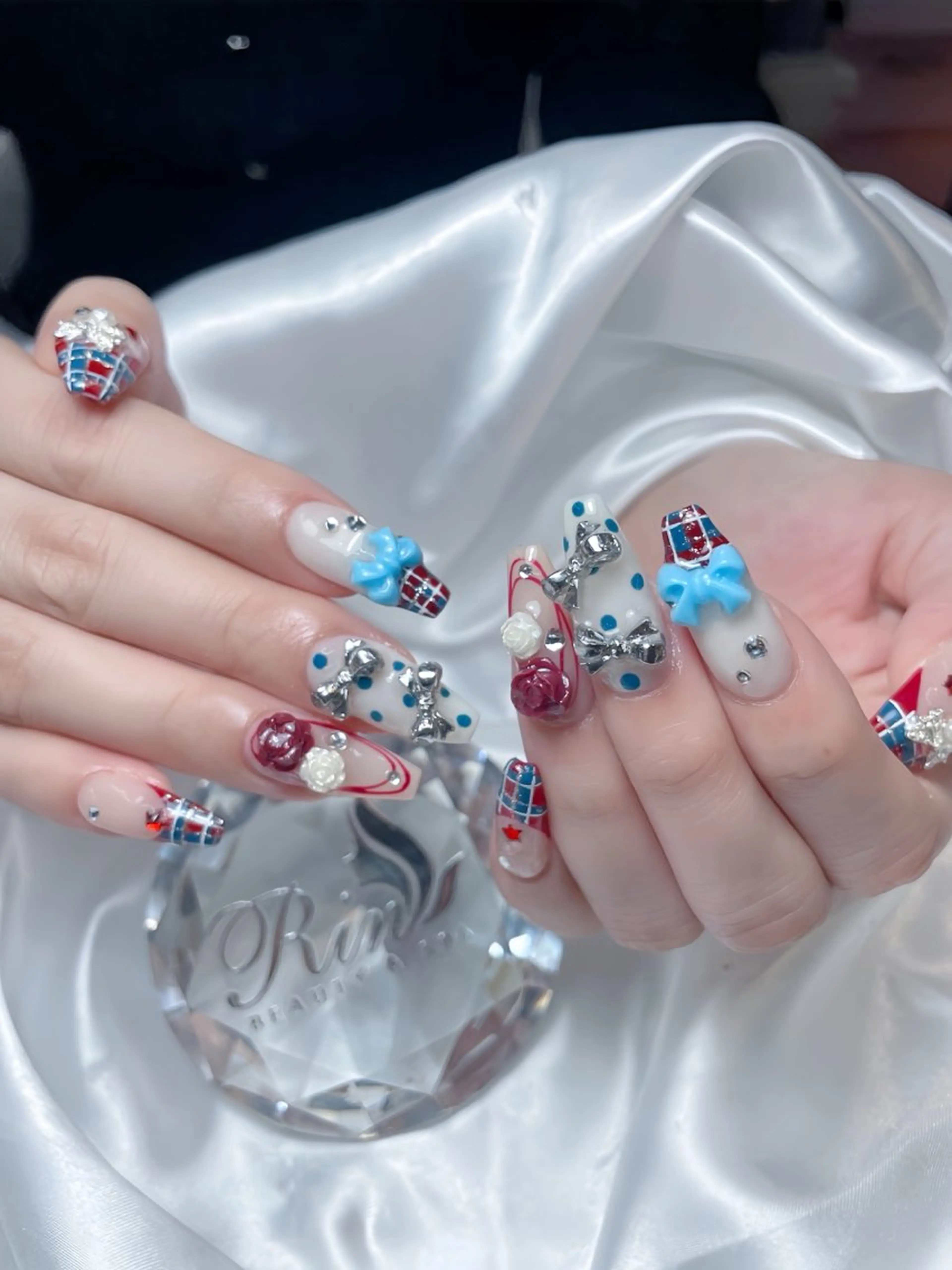 ネイル アートネイル チークネイル ジェルネイル ロングネイル マグネットネイル ハンドネイル Rin Nail 新大久保店のネイルデザイン