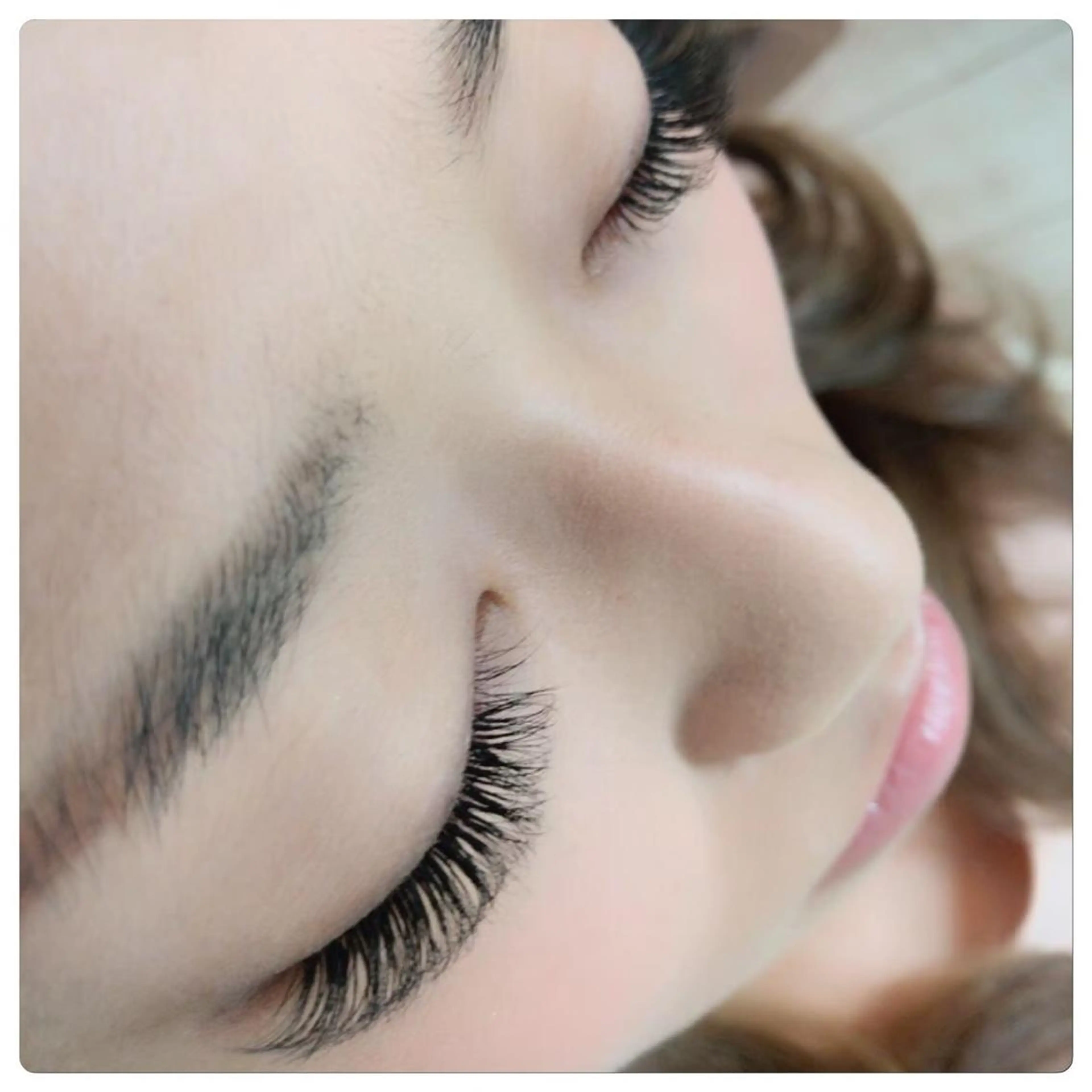 マツエク・マツパ 京都レイヤーカット/ 縮毛矯正/羽柴りくのヘアスタイル