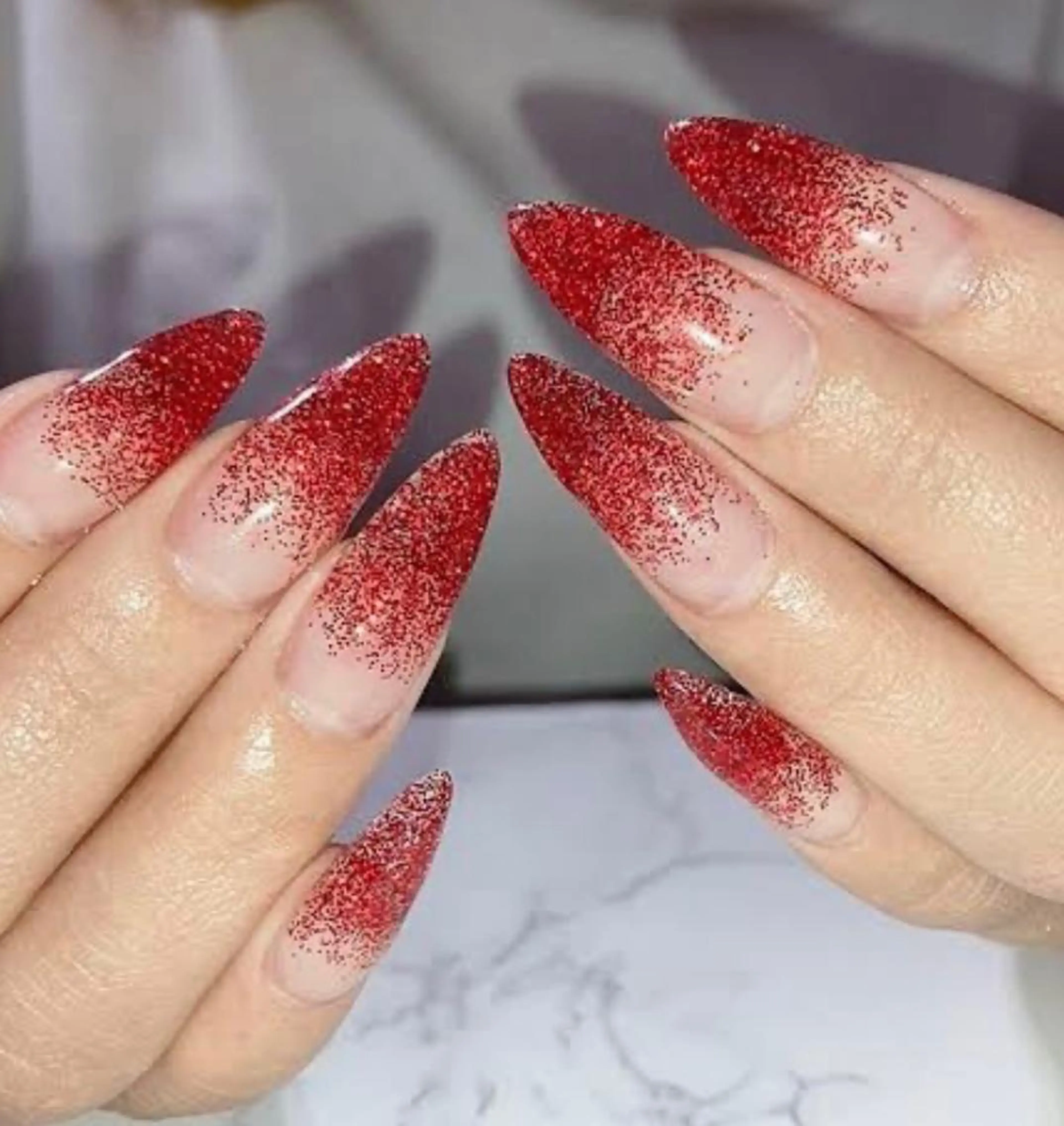 ネイル ラメ(グリッター) ラメグラデーション 赤色 kudo ikue👑のネイルデザイン