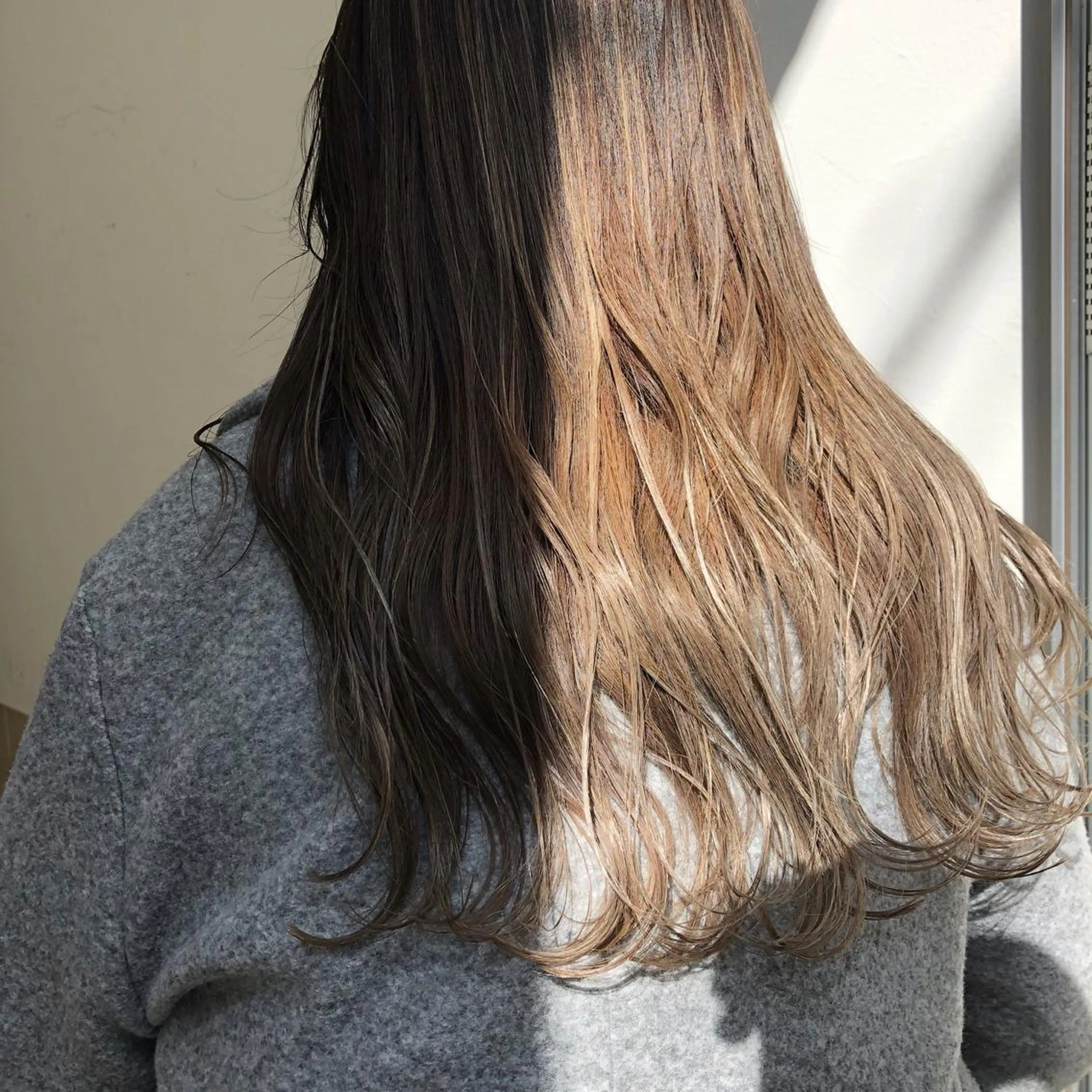 ロング カラー グレージュ ハイライトカラー ハイライト ヘアカラー トリートメント Tao所属・藤川 大智のヘアスタイル