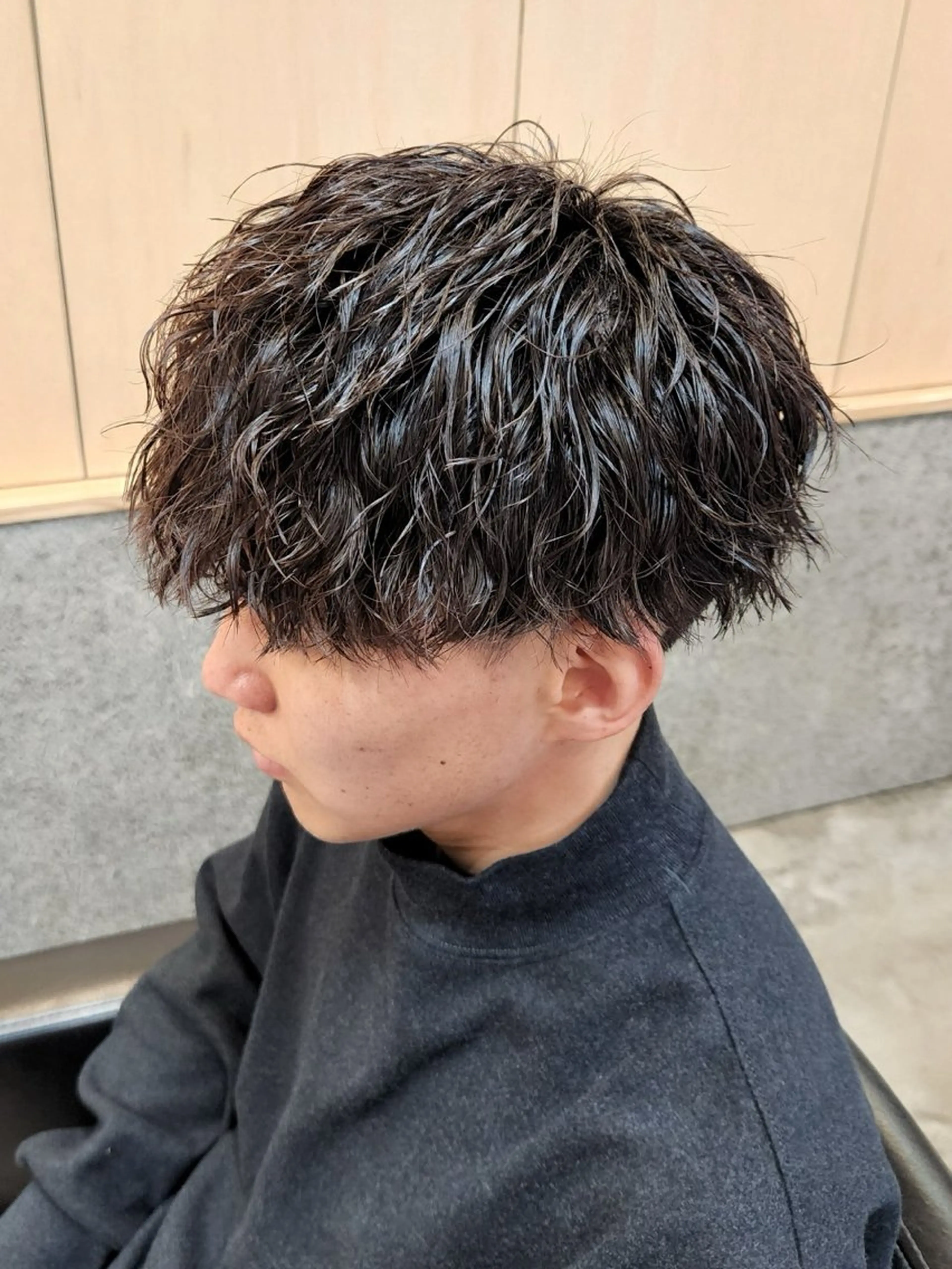 ショート パーマ メンズ マッシュ メンズパーマ ツイストスパイラルパーマ スパイラルパーマ Hwyl by Niau MEN'S HAIR所属・原口 颯太のヘアスタイル