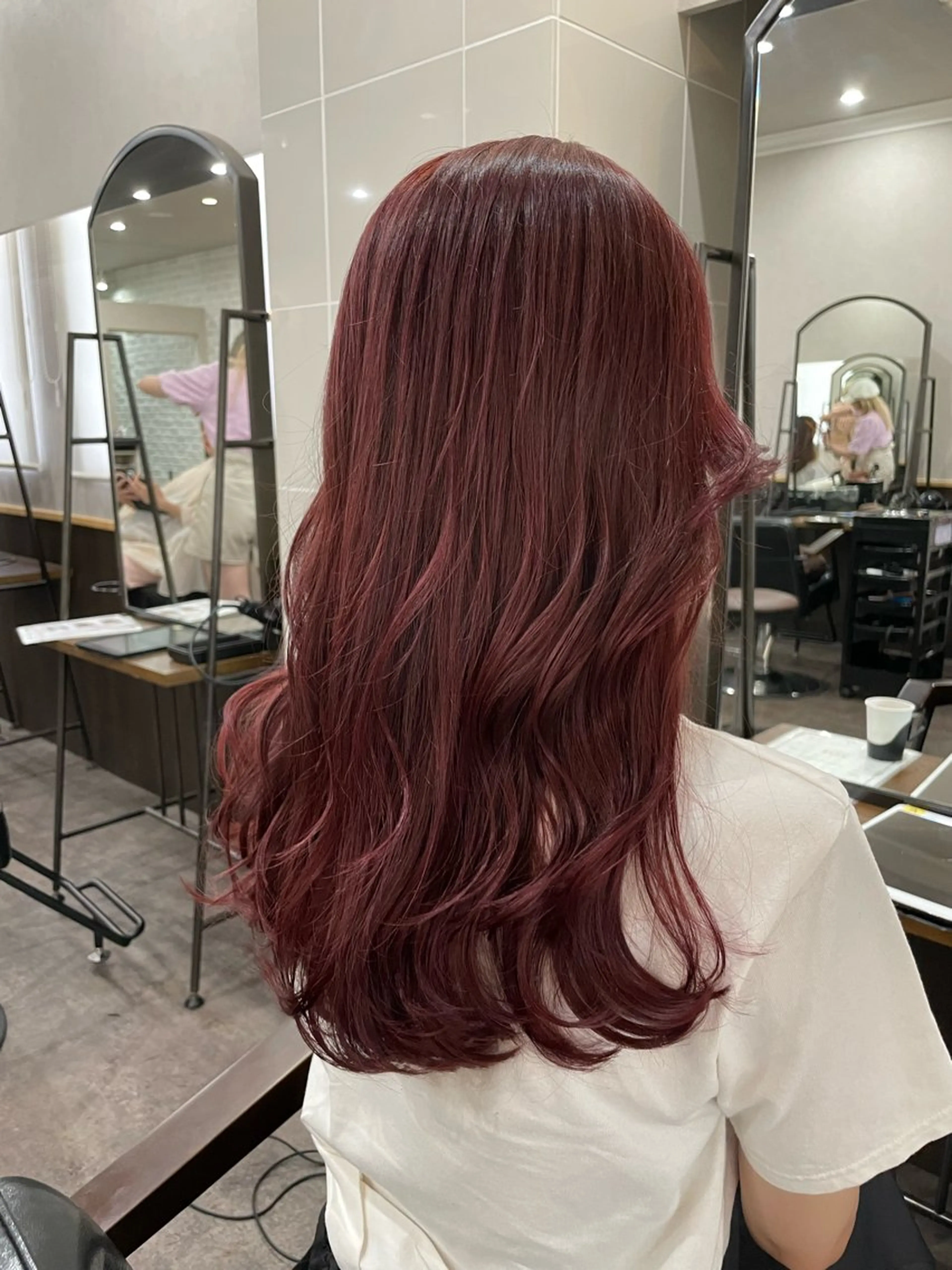 セミロング カラー ピンクカラー レッドカラー 顔まわりレイヤー 顔周りカット 韓国風ヘア レイヤー/艶カラー 🫧守利のヘアスタイル