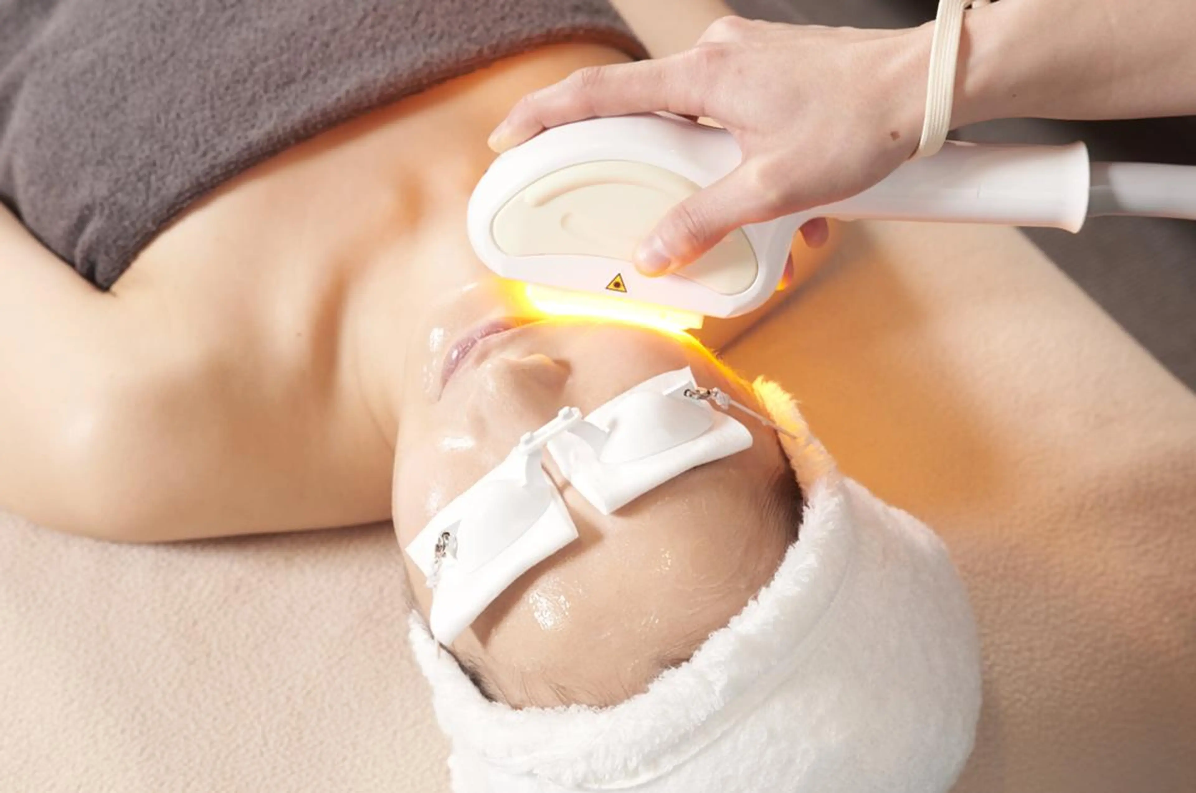 【毛穴の黒ずみザラつき解決】光フェイシャルでつるん!とたまご肌120分¥7700の写真