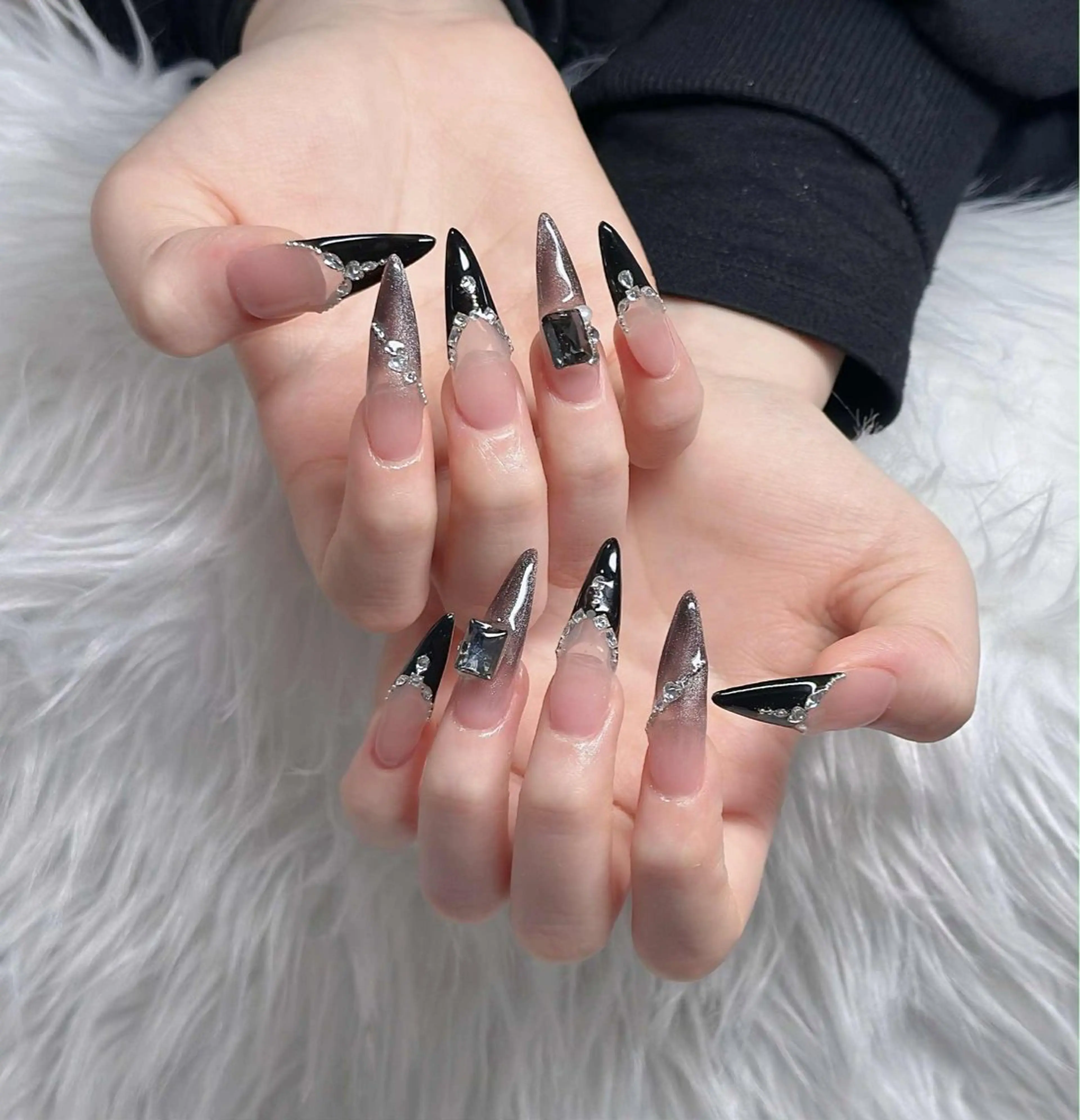 ネイル フレンチネイル ジェルネイル ガラスフレンチ ハロウィン ハート ハンドネイル H.baby Nail Salonのネイルデザイン