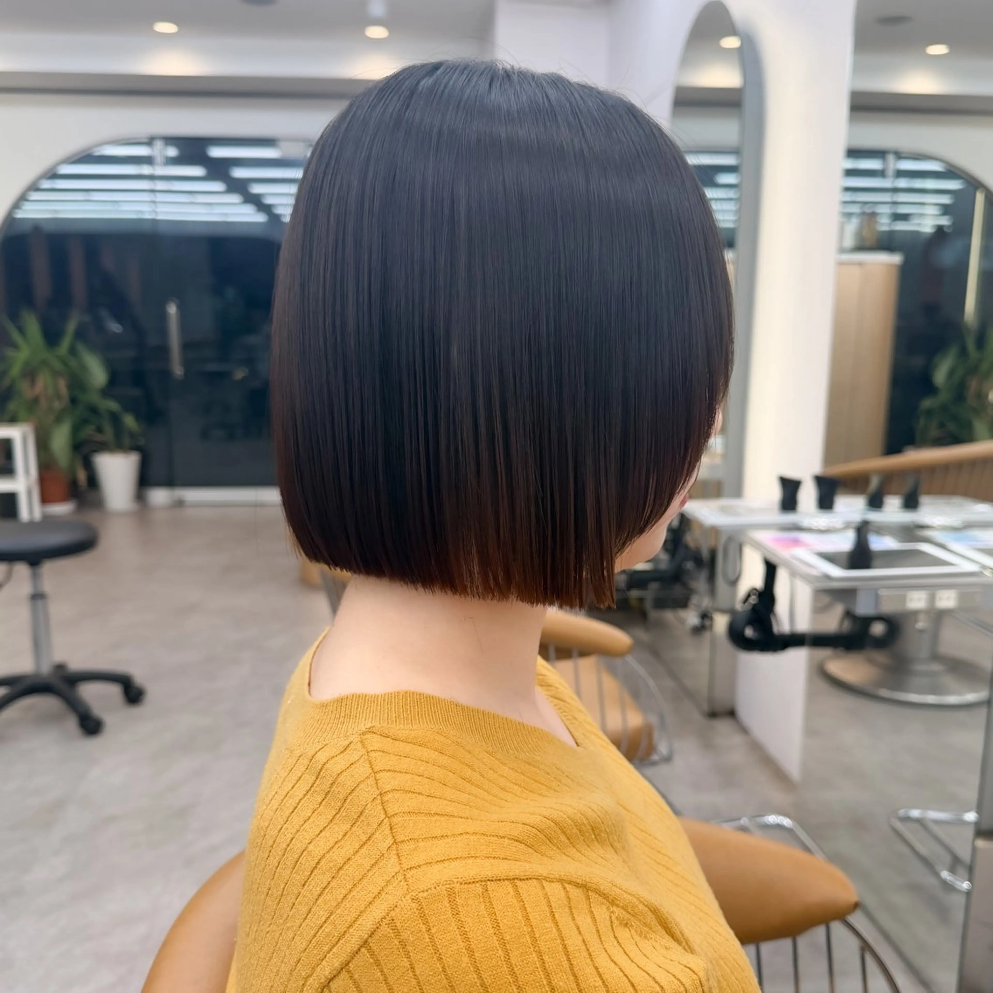 ショート パーマ カット 縮毛矯正 トリートメント ストンボブ/レイヤー 艶カラー💎ヒデジのヘアスタイル