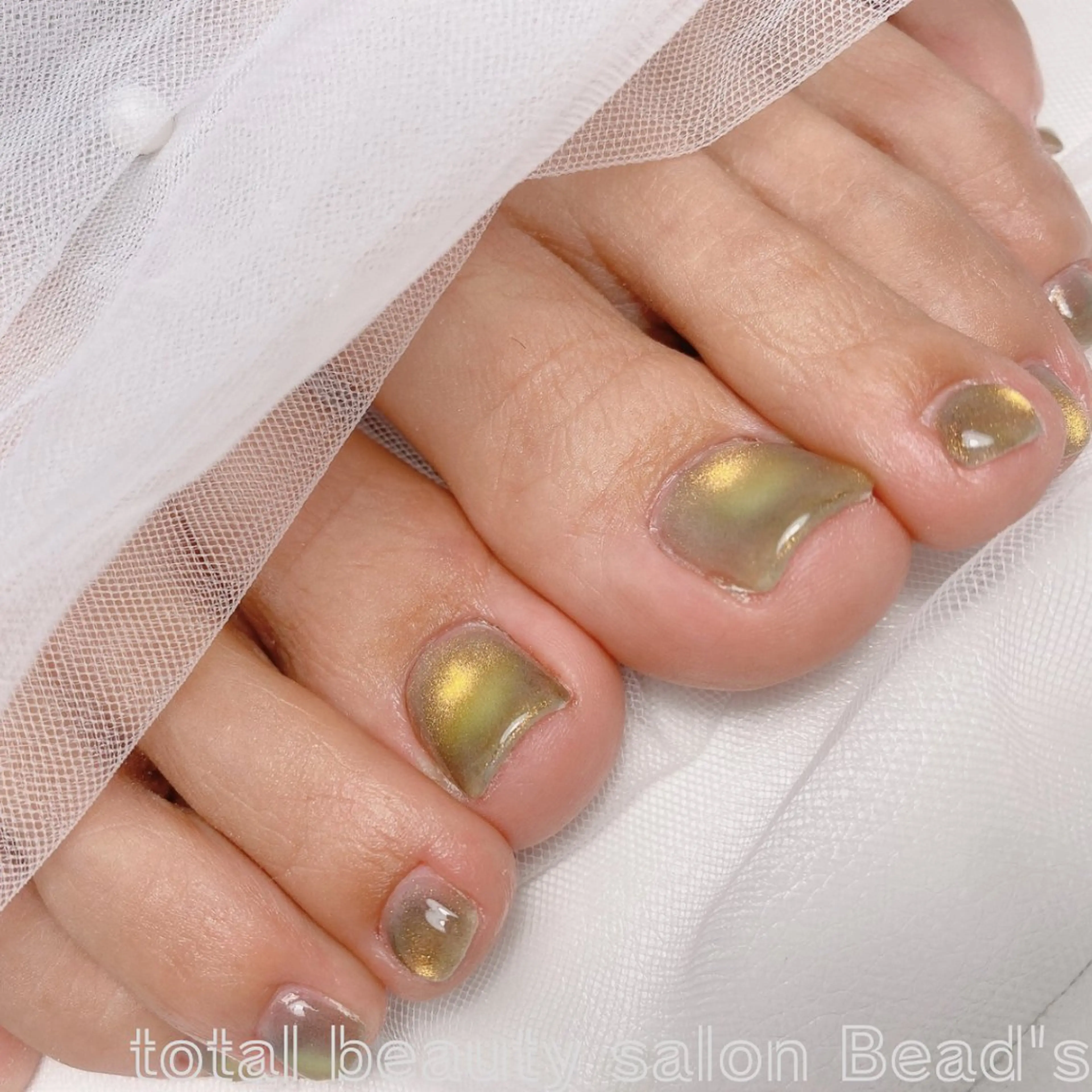 ネイル フットネイル キラキラネイル マグネットネイル フットネイル ネイルサロン　ビーズ所属・トータルビューティー サロンビーズ すずのネイルデザイン