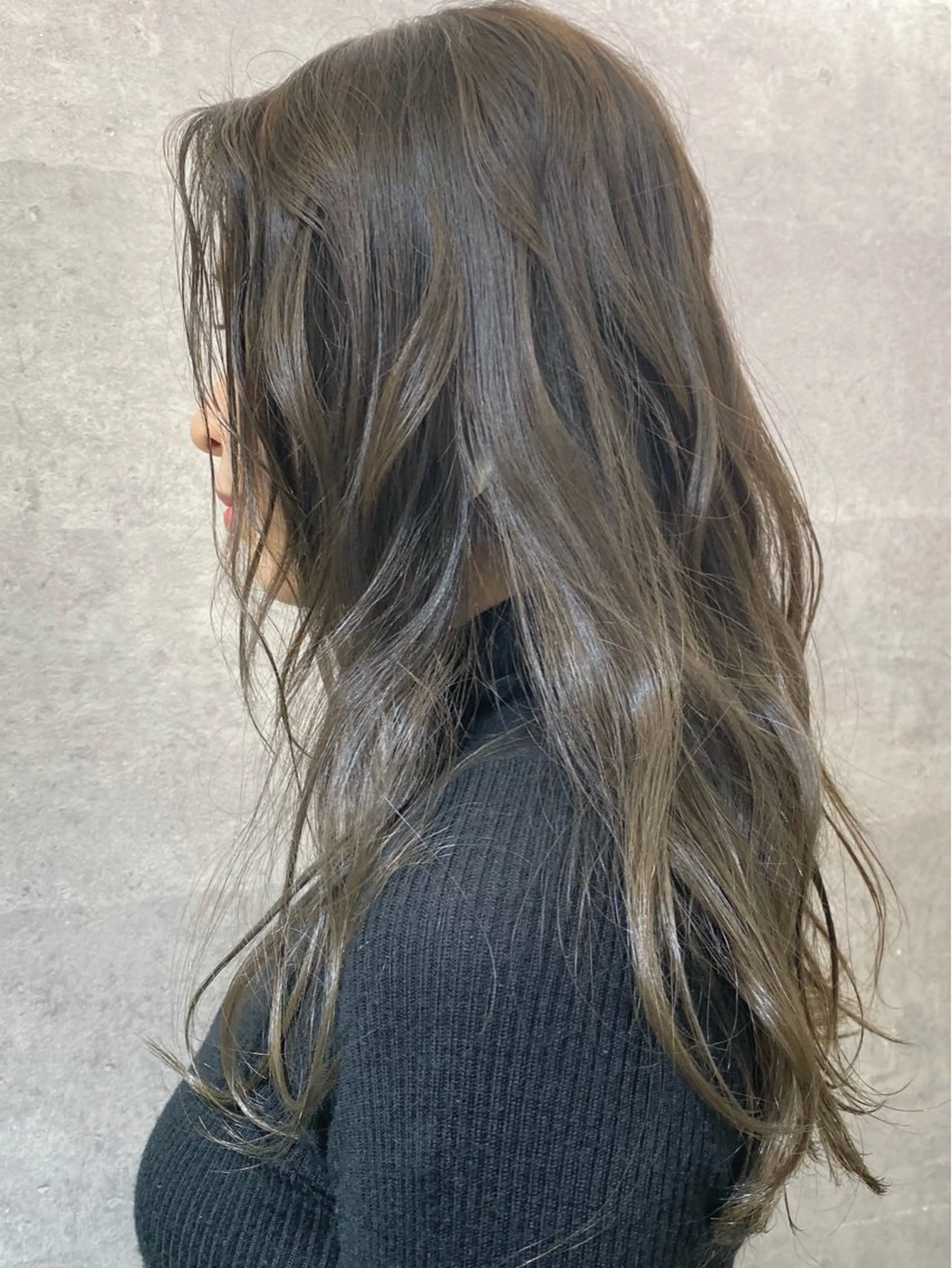 ロング カラー アッシュ 透明感カラー オリーブアッシュ カット ヘアカラー トリートメント LATTE所属・𝑺𝒂𝒌𝒊 🩶マンツーマン施術のヘアスタイル