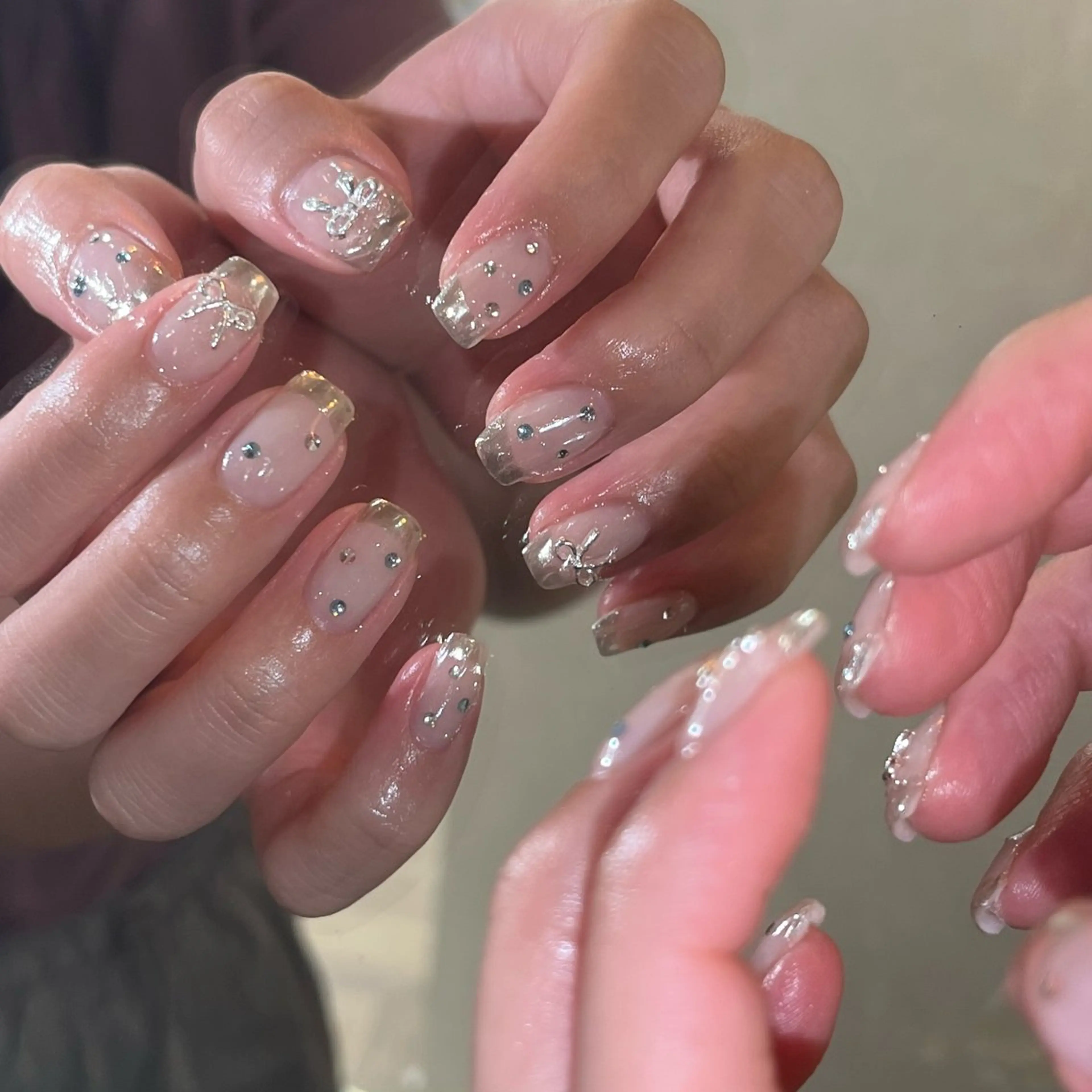 ネイル フレンチネイル ミラーネイル シルバー 市本 葵のネイルデザイン