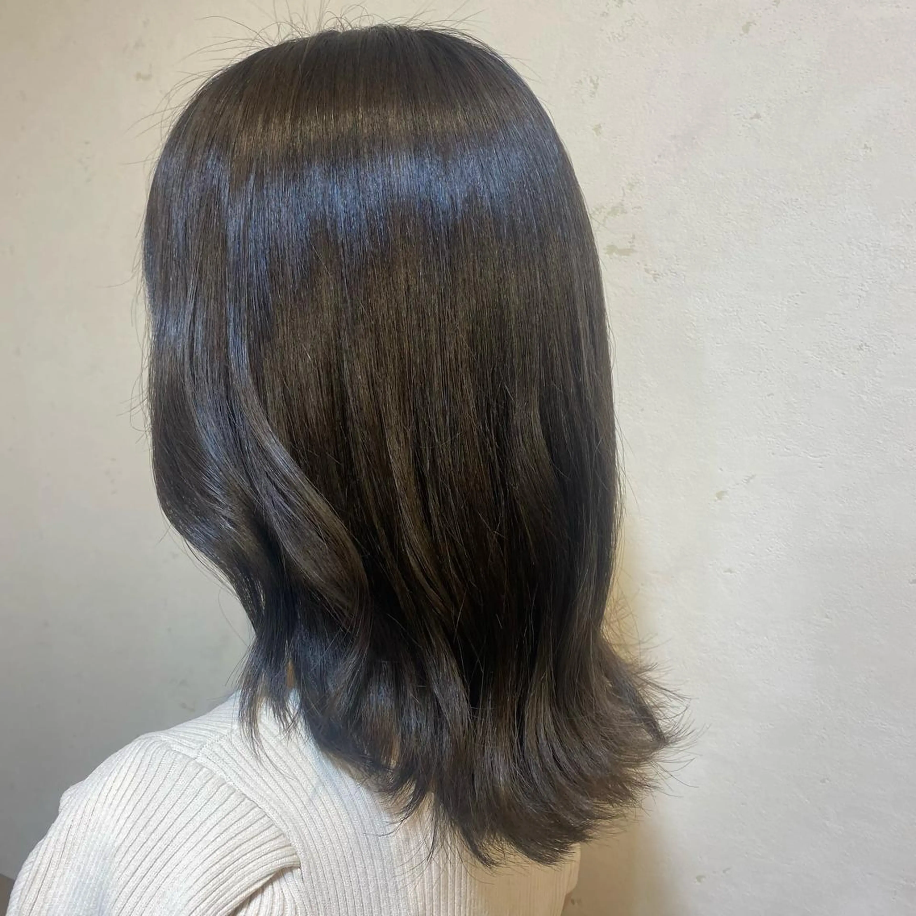 ミディアム 水口 莉央のヘアスタイル