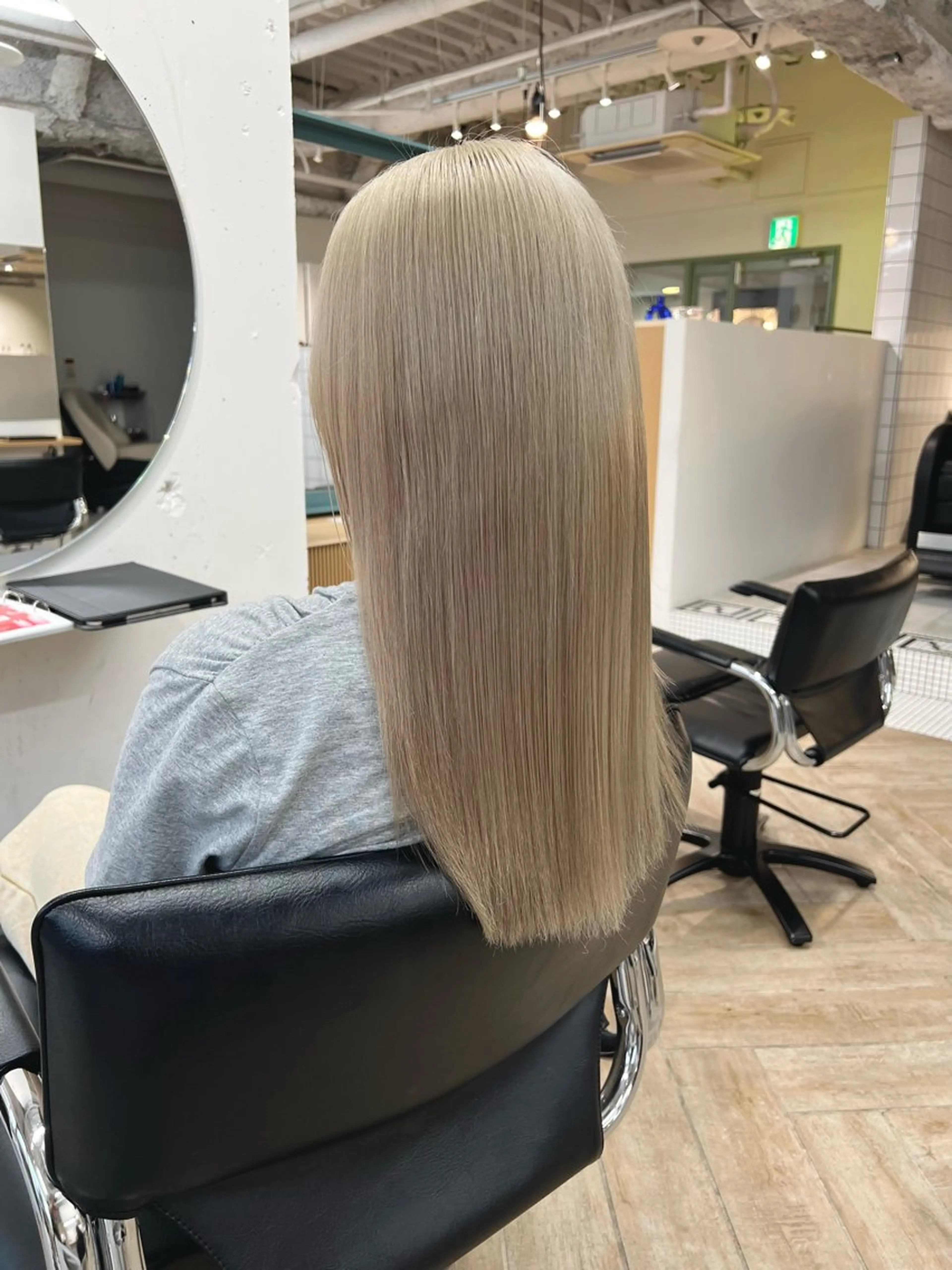 セミロング カラー ブリーチ ヘアカラー トリートメント ベージュ/髪質改善 新潟/万代/井上佑のヘアスタイル