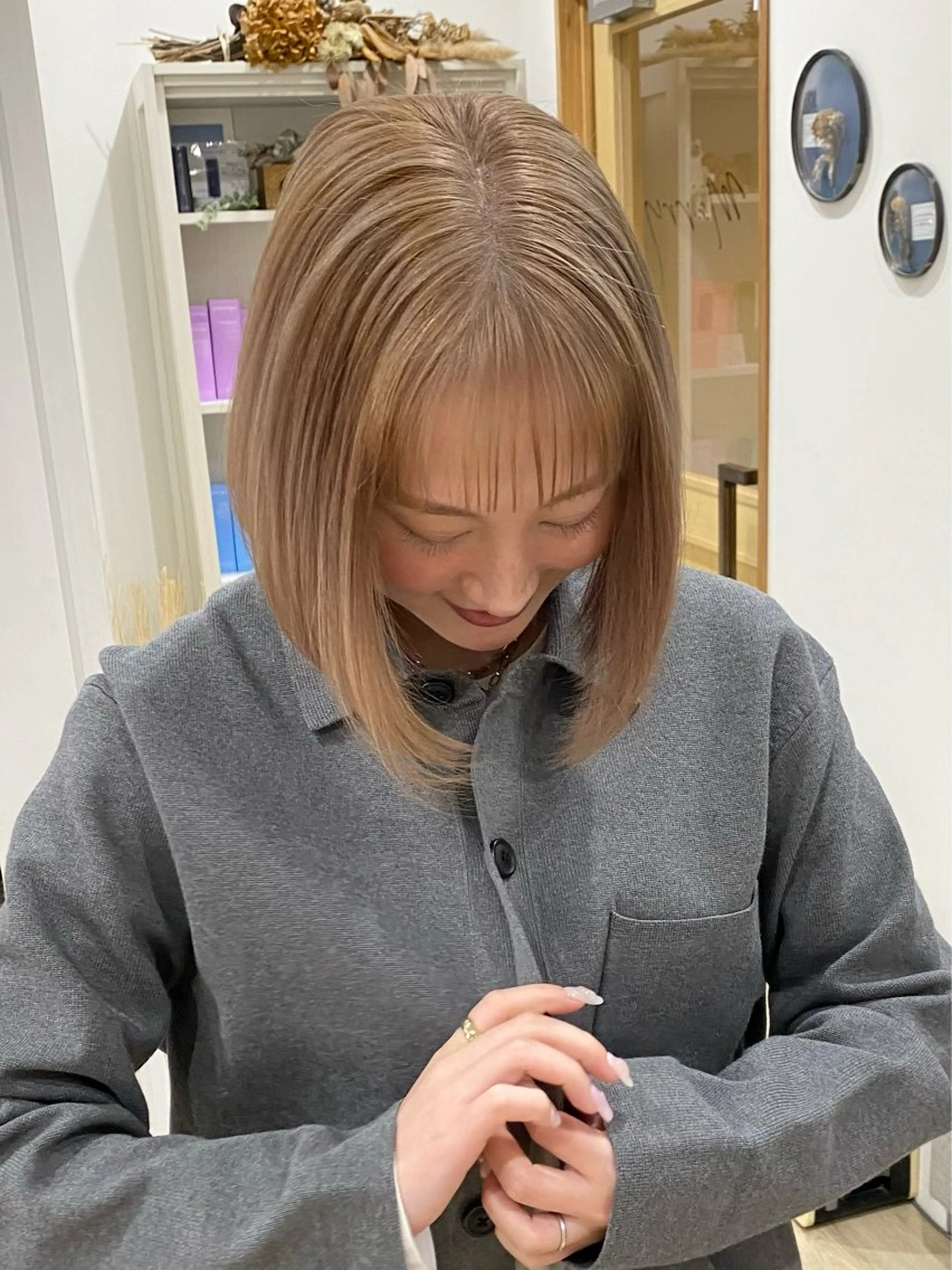 ショート カラー ベージュカラー ブリーチ ケアブリーチ ダブルカラー ペールベージュ 【カミカリスマ受賞】 メアリーバイメリーのヘアスタイル