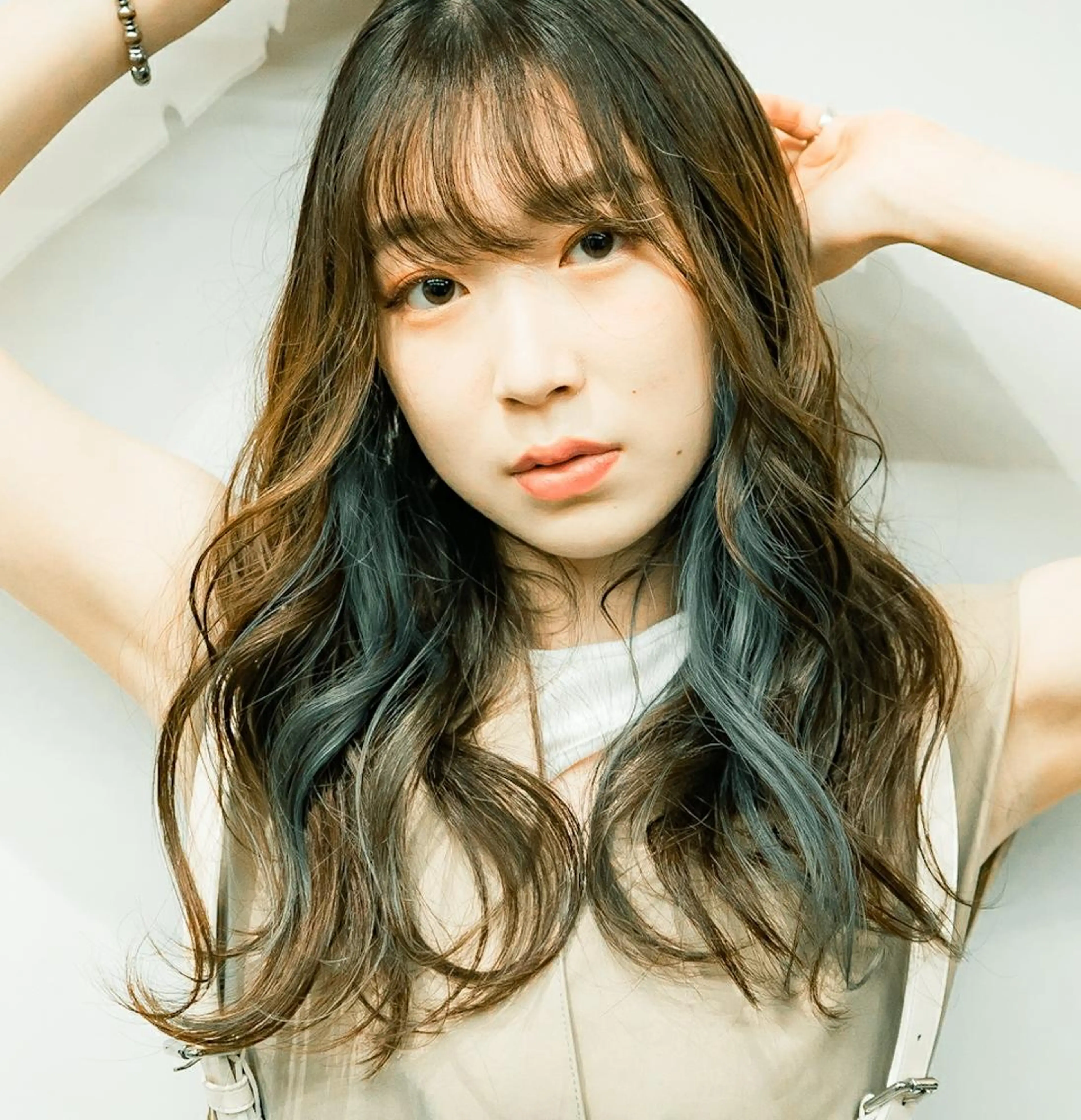 ロング カラー インナーカラー 天王寺髪質改善なら よしみさん✨のヘアスタイル