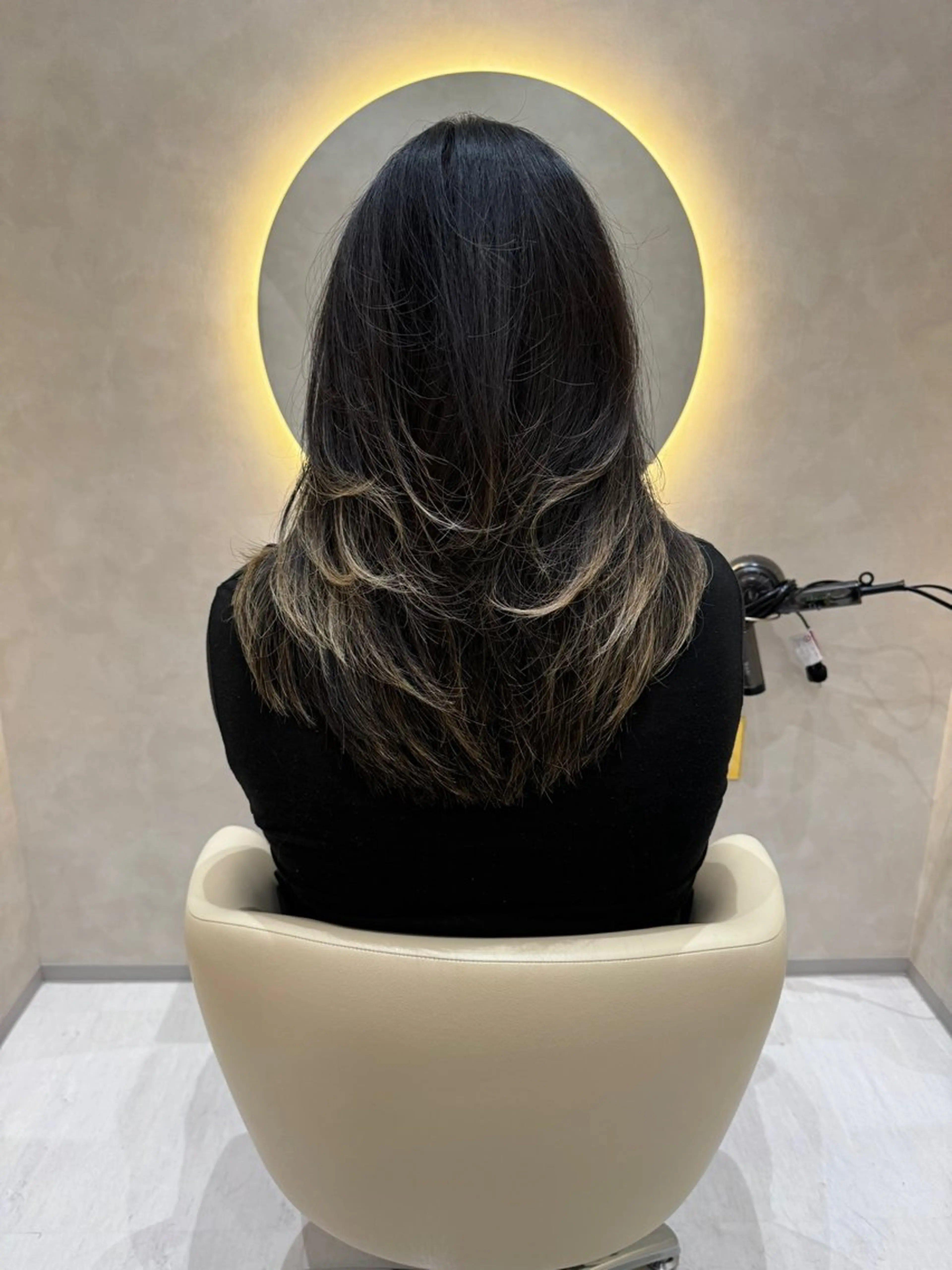 ロング レイヤーカット 酸性ストレート 青木優磨のヘアスタイル