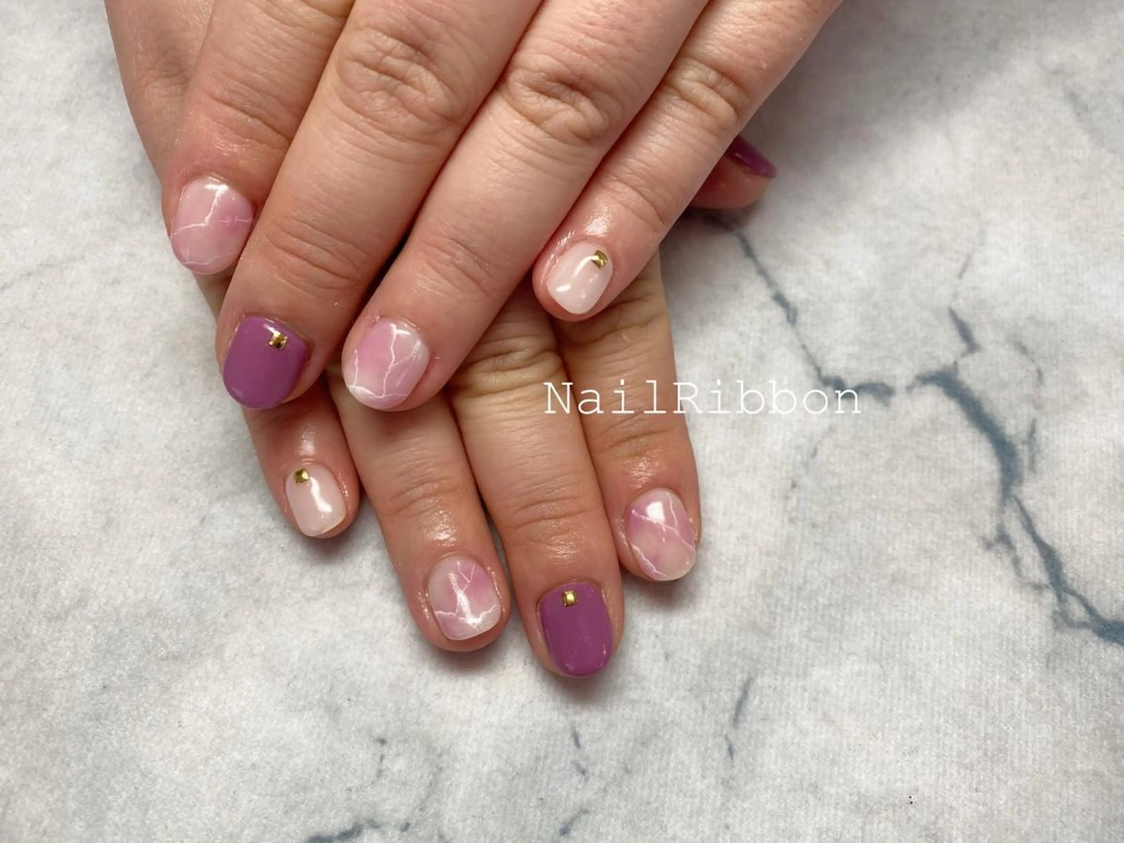 ネイル ネイルリボン 受付スタッフのネイルデザイン