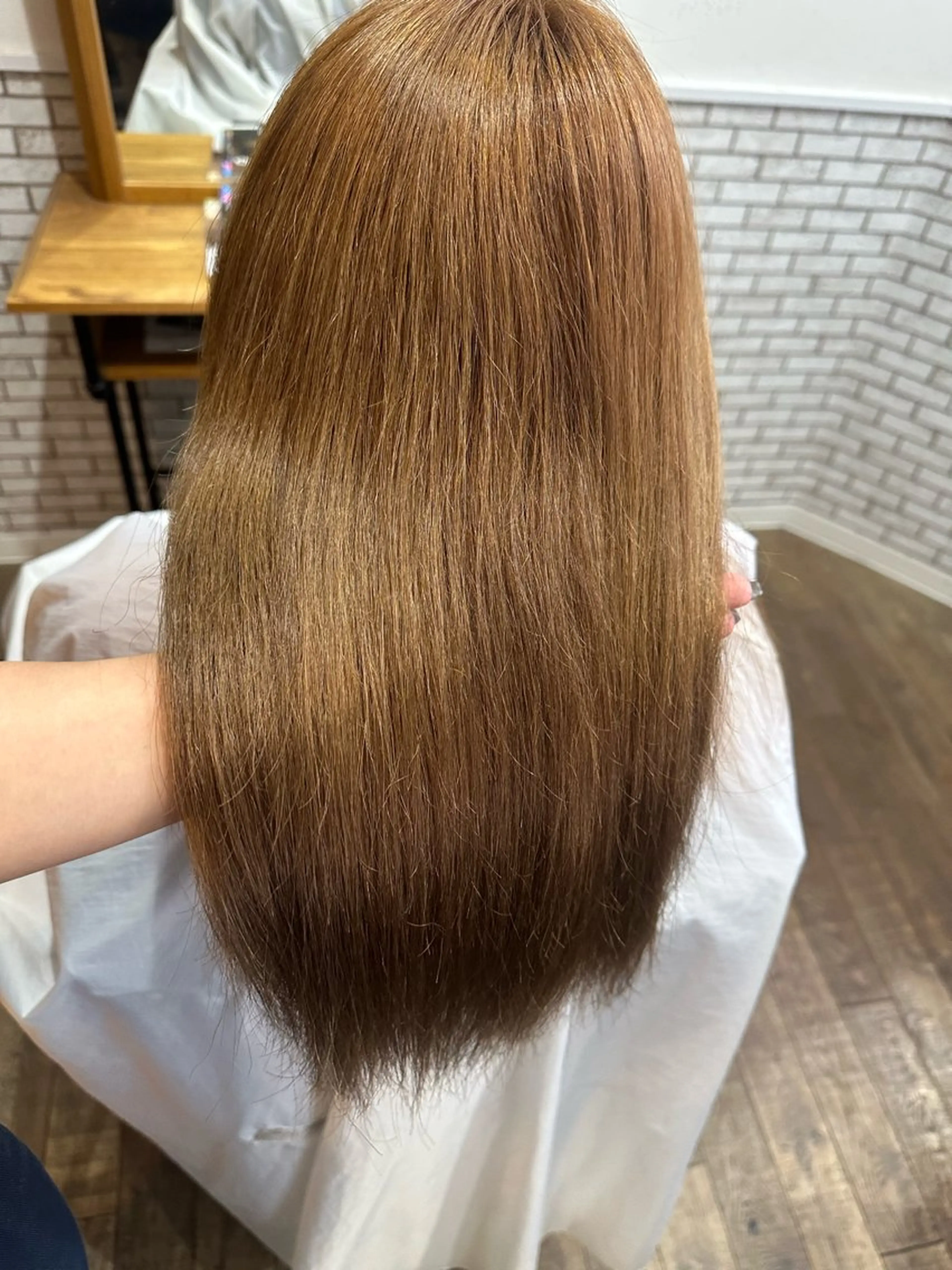 セミロング ヘアカラー 半田 知穂のヘアスタイル