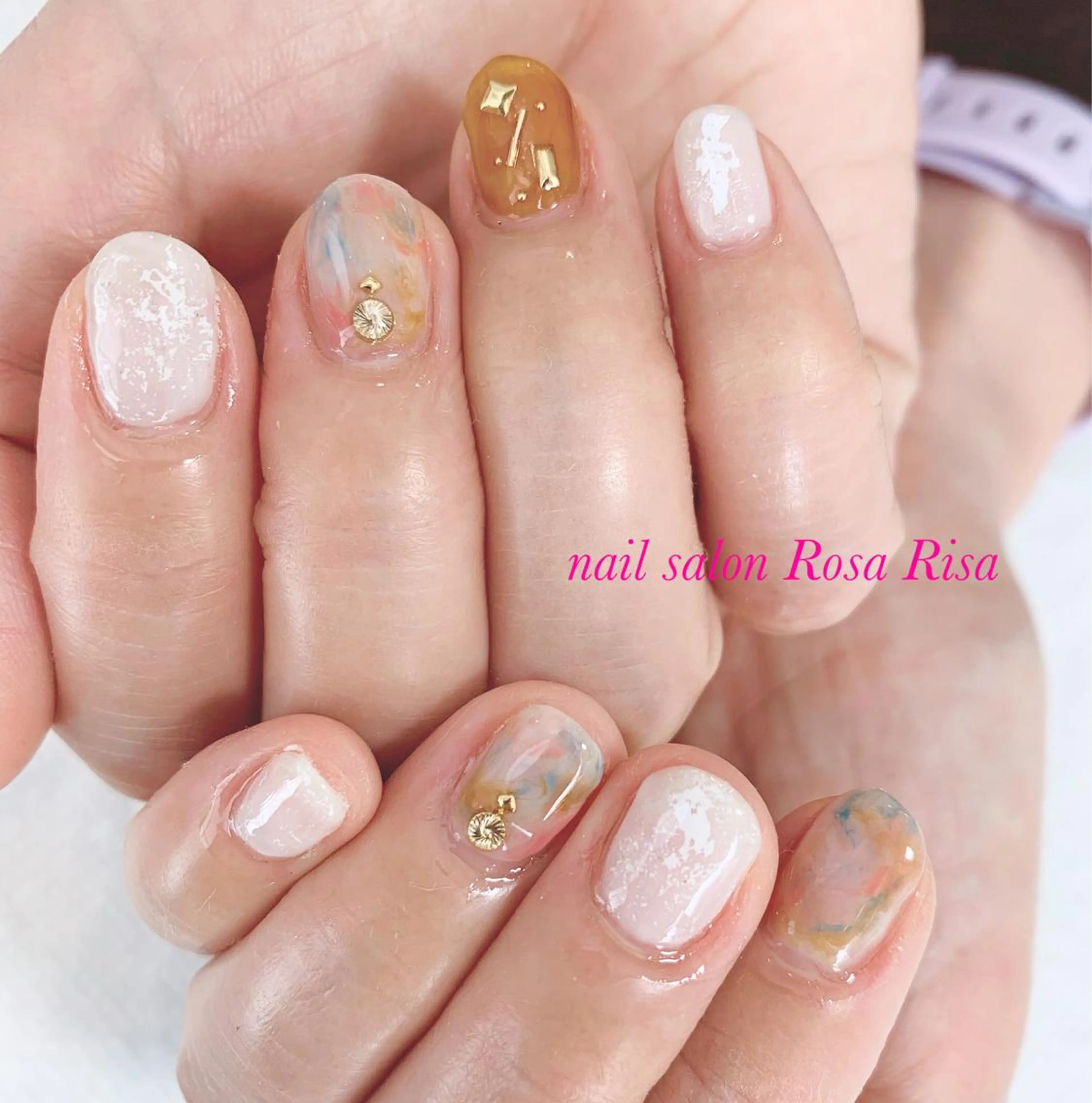 ショート ネイル ニュアンスネイル ハンドネイル ネイルスタジオ シェイクユアハンズのネイルデザイン