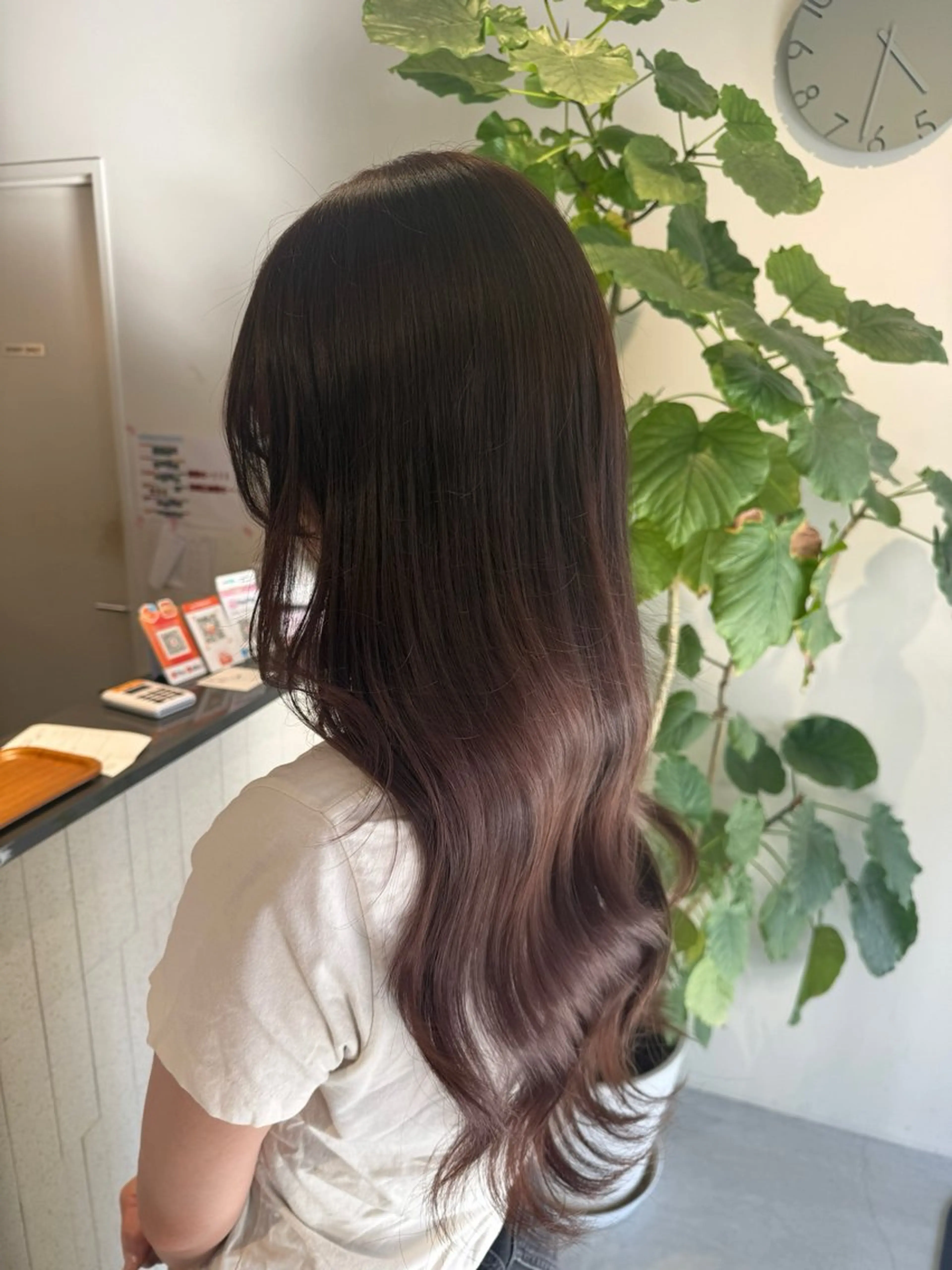 ロング 井手上 陽菜のヘアスタイル