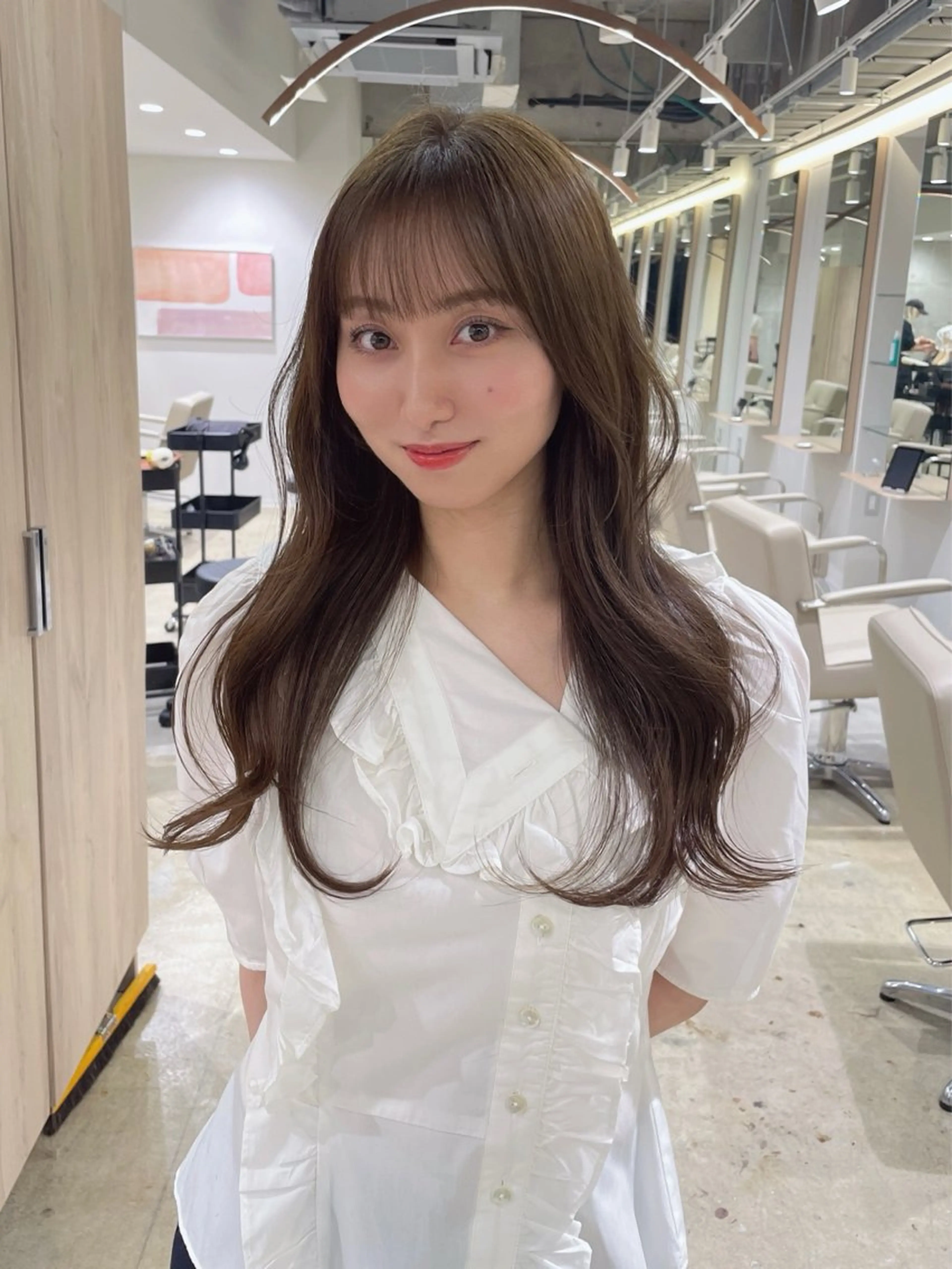 セミロング カット ヘアカラー トリートメント レイヤーカット 新川栄一朗のヘアスタイル