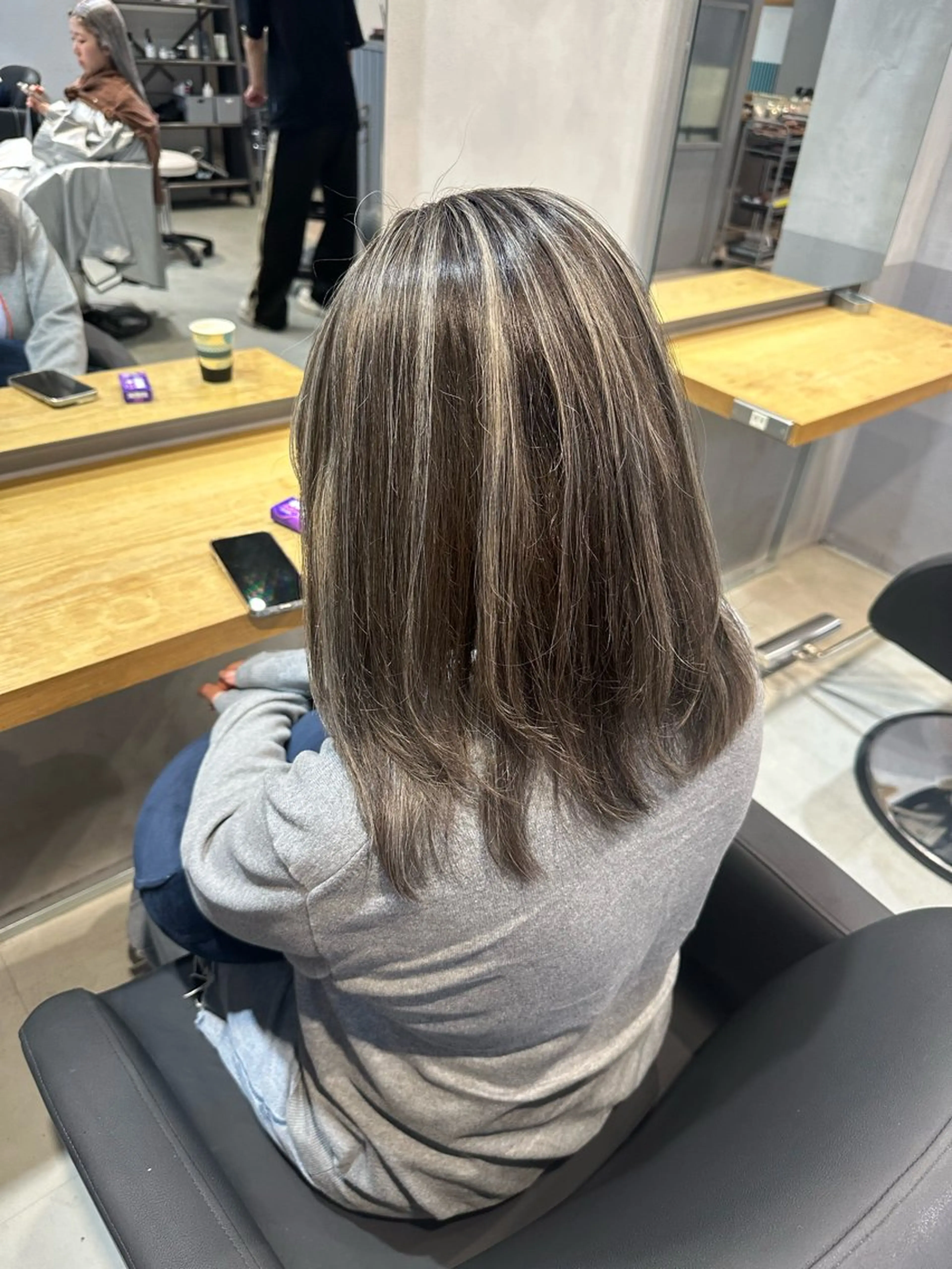 ミディアム カラー ハイライトカラー ハイライト ヘアカラー トリートメント 💖ハイライト/ハイ トーン💖MIKIのヘアスタイル