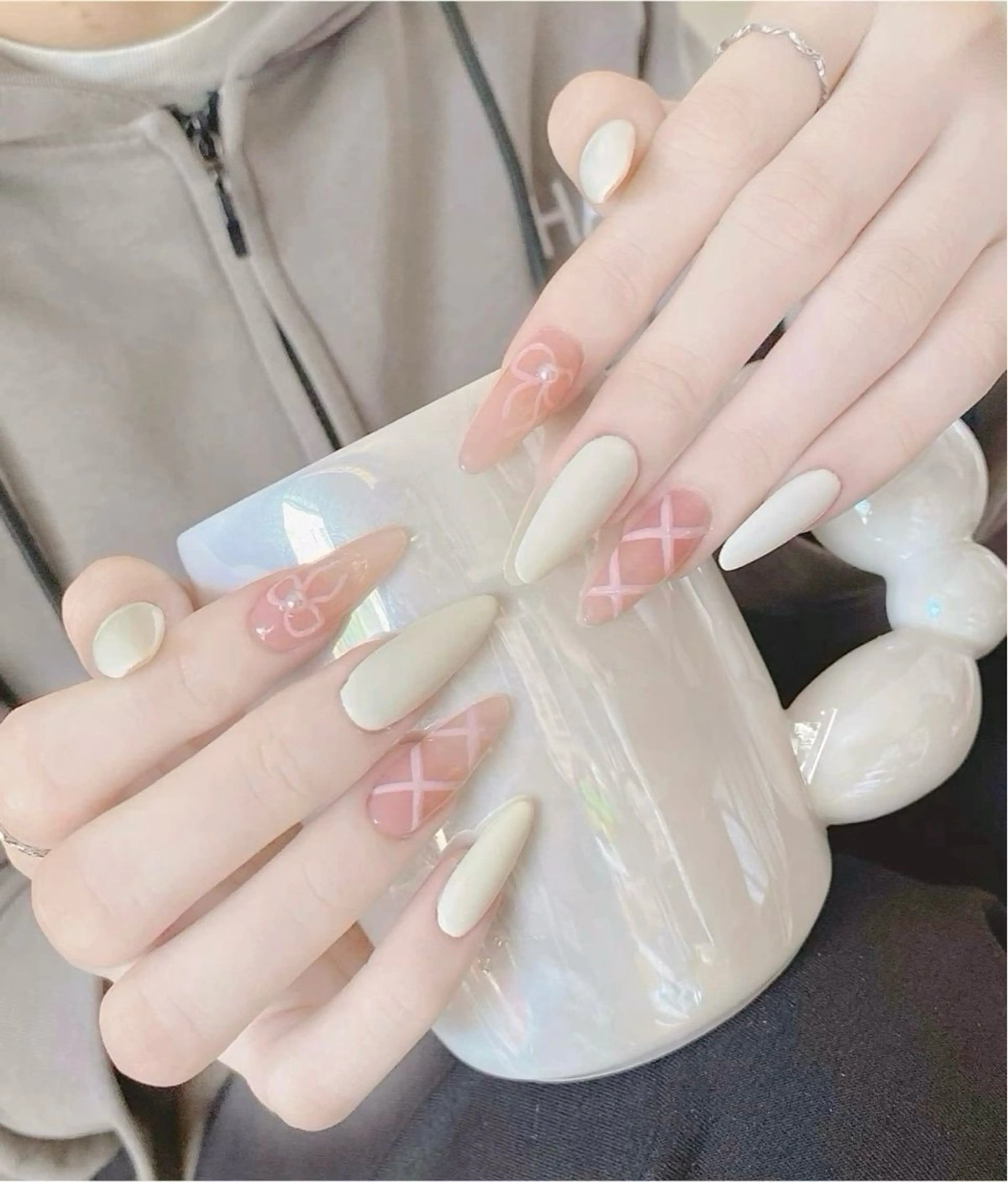 ネイル 長さ出し フレンチネイル グラデーション 卒業式 マグネットネイル ハンドネイル MIHANA NAILのネイルデザイン