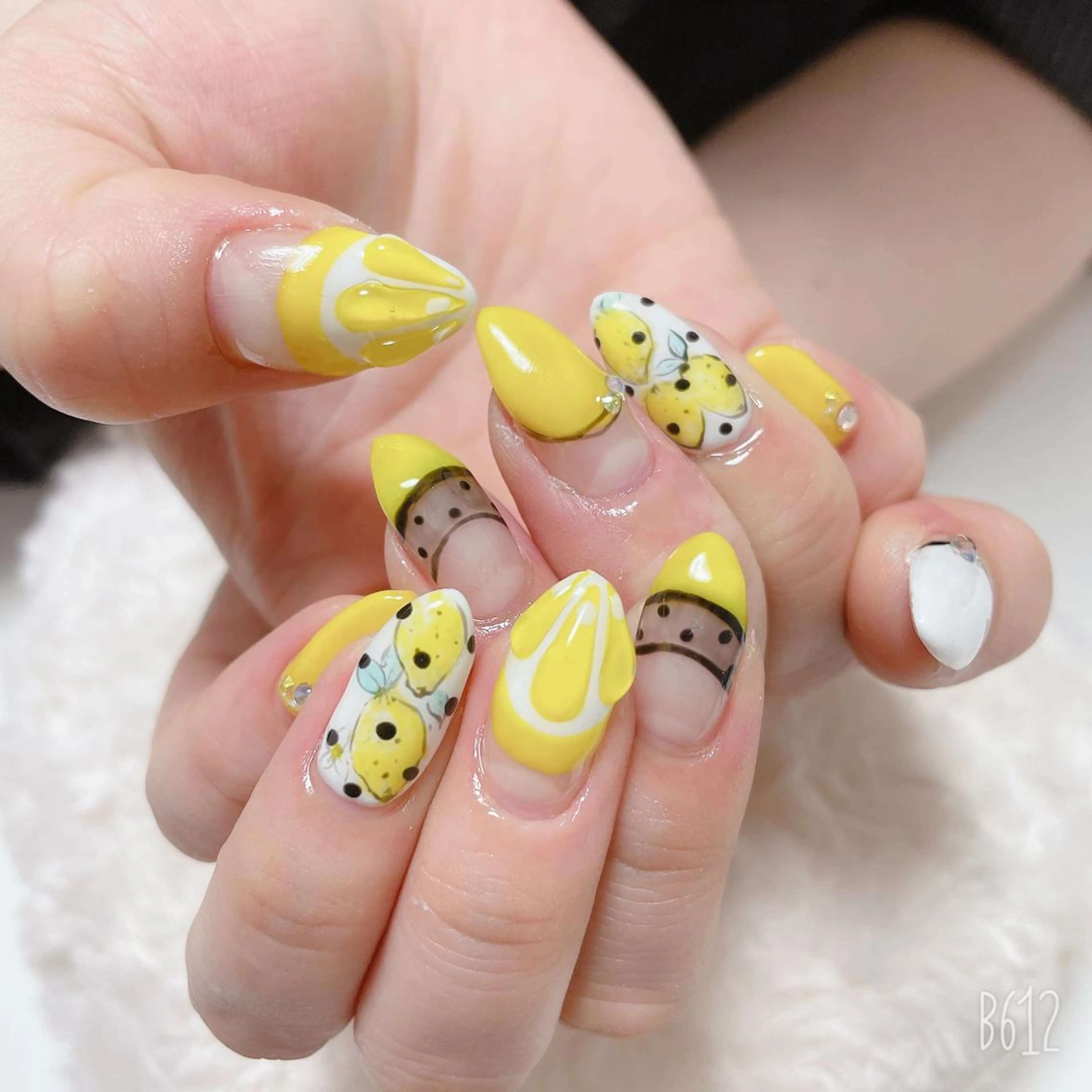 ネイル The Best Beauty受付担当のヘアスタイル