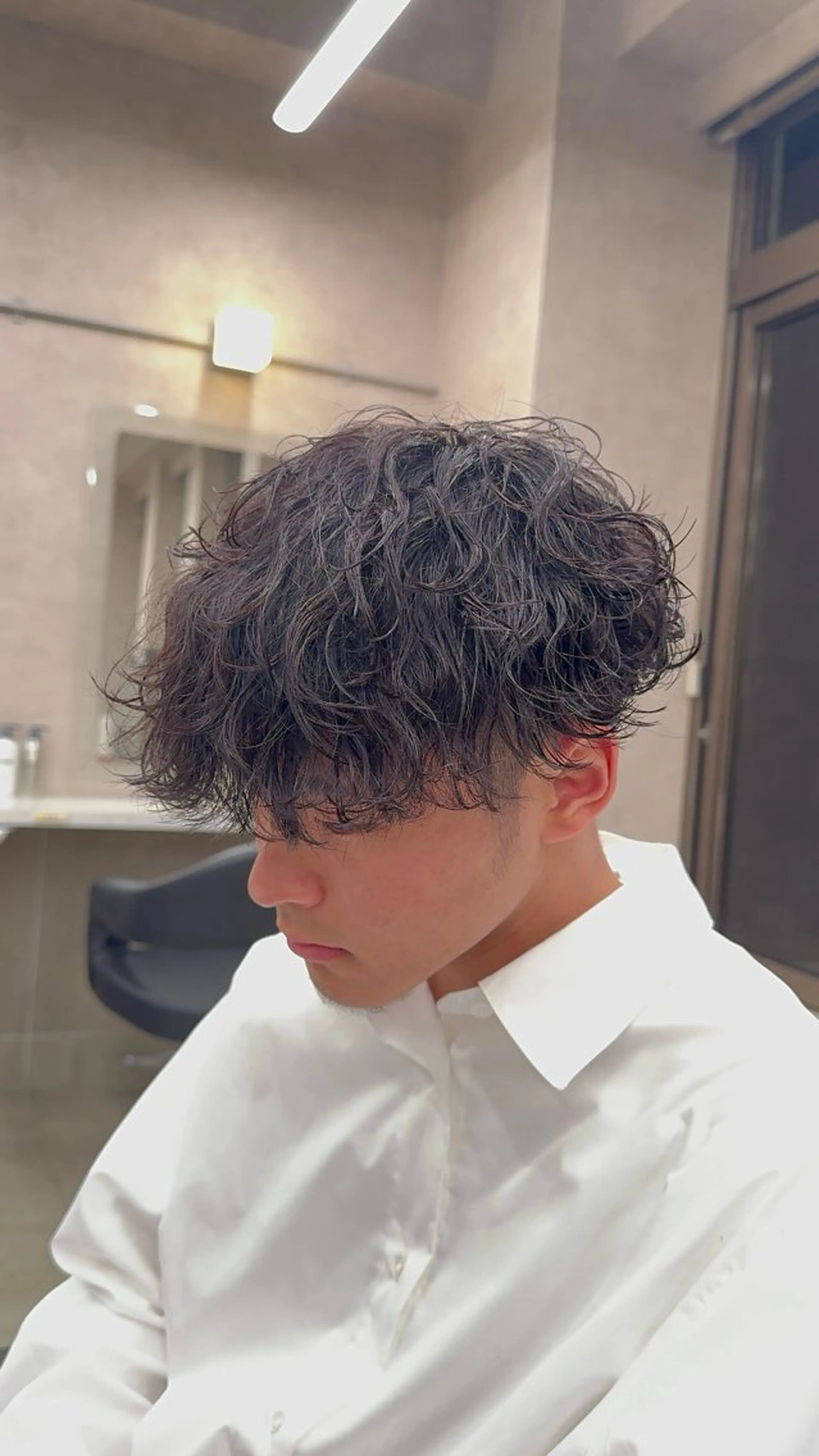 ショート パーマ ヘアアレンジ メンズ メンズパーマ 波巻きパーマ 顔まわりカット の達人のヘアスタイル