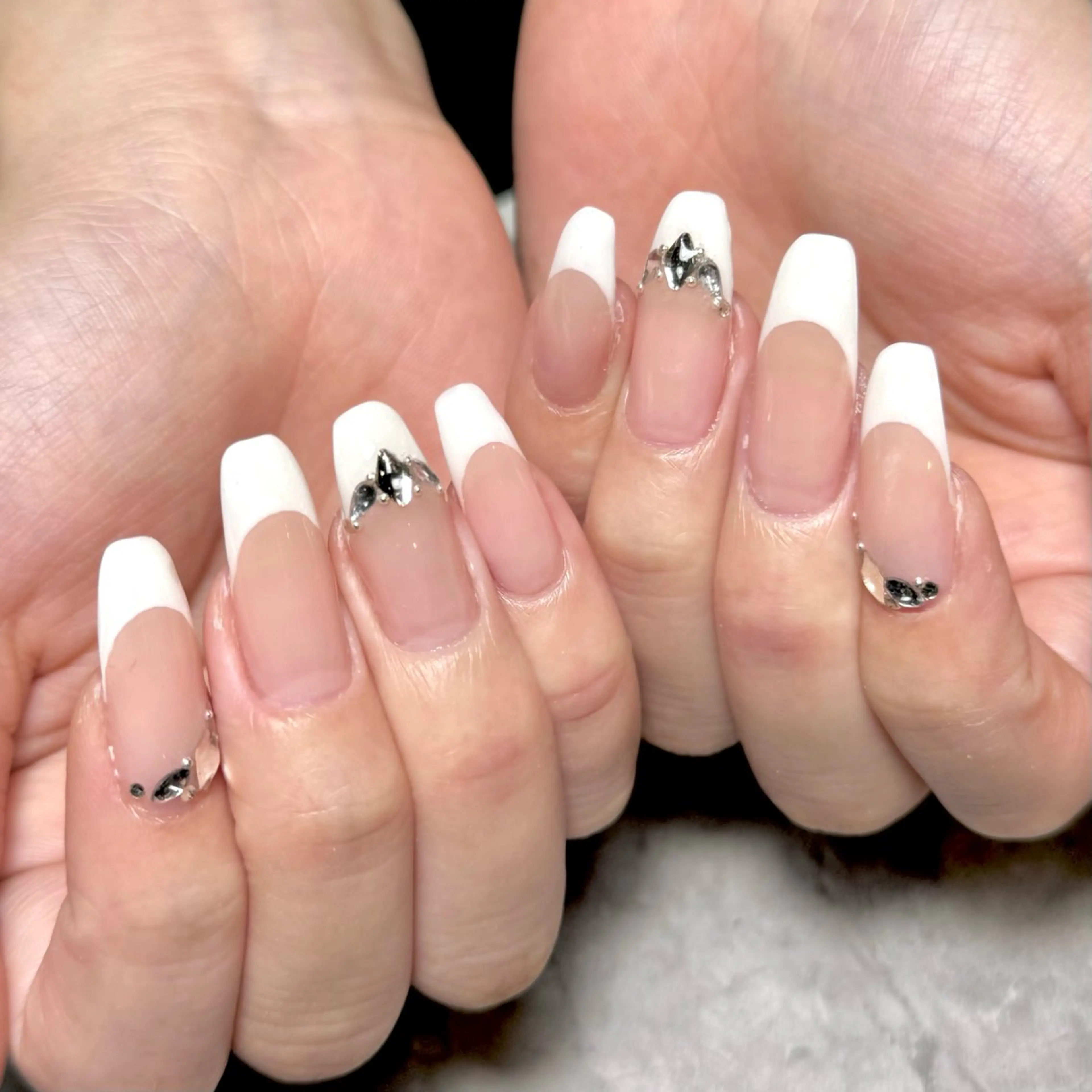 ネイル フレンチネイル キラキラネイル 冬ネイル ハンドネイル Nail Salon Lillion【リリオン】所属・lillion karenのネイルデザイン