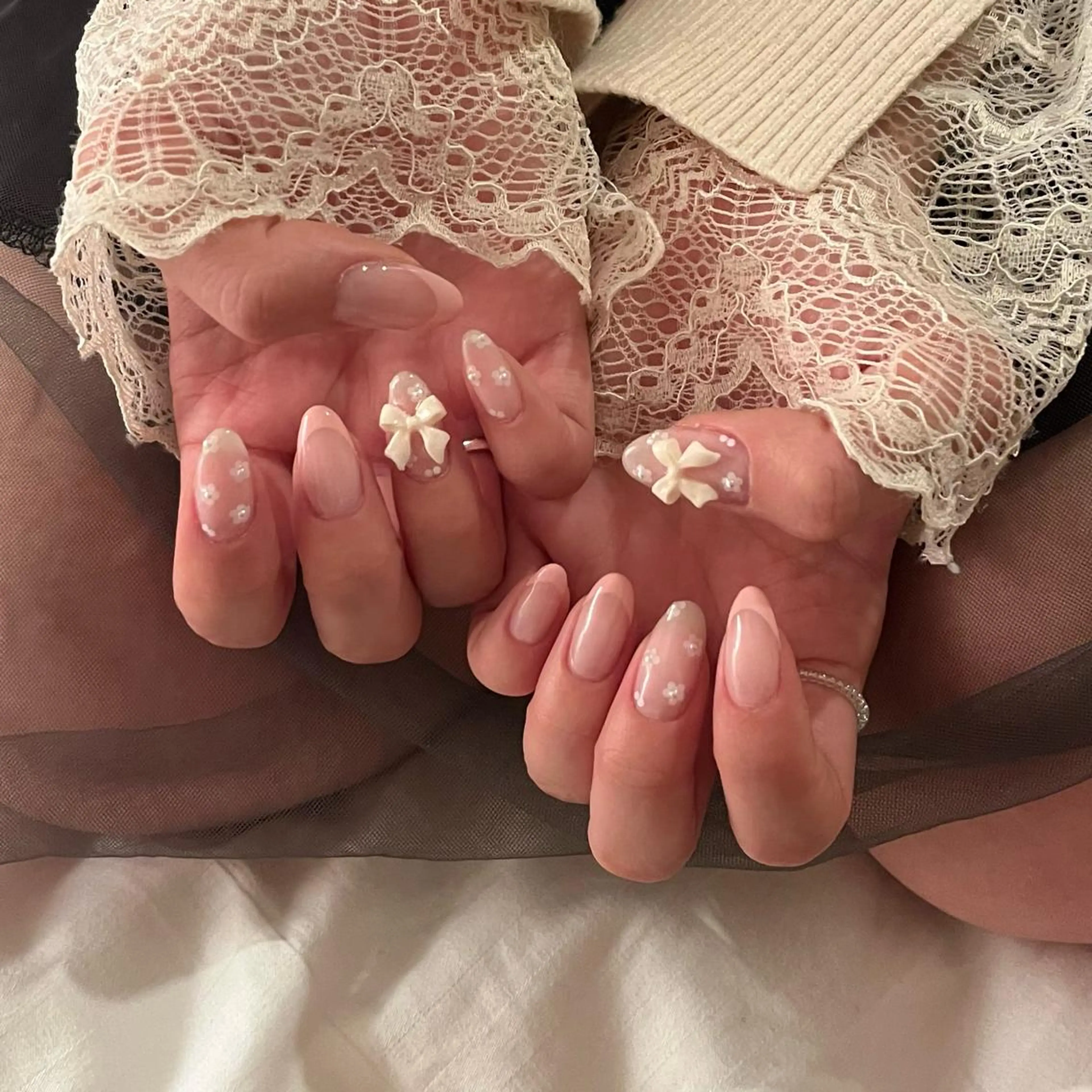 ネイル フレンチネイル ガーリー おそろいネイル 坂本 望のネイルデザイン