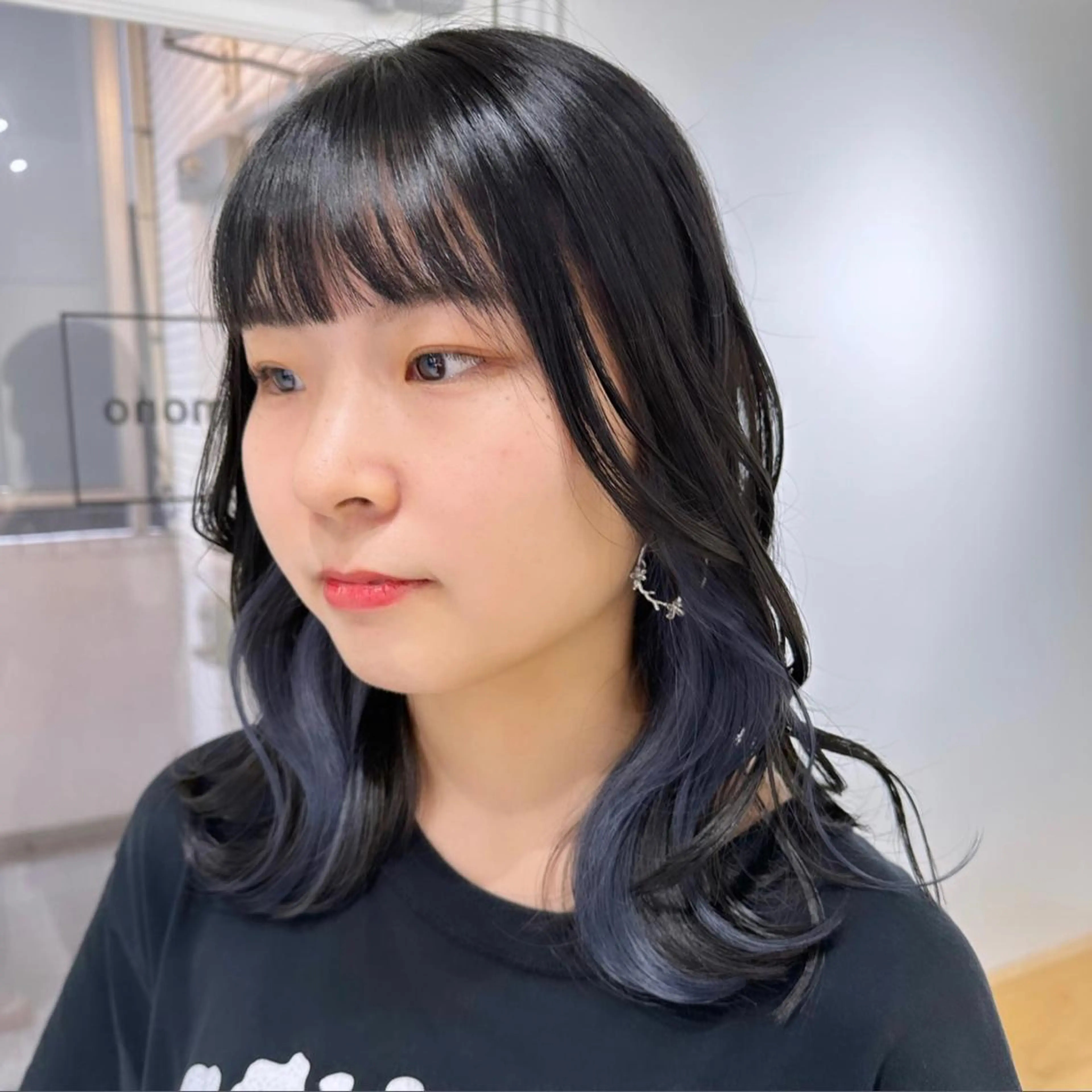 セミロング カラー ブリーチ ブルーカラー イヤリングカラー GO TODAY SHARE SALON 原宿本店所属・ブリーチ/ハイトーン 艶カラー/ユリナのヘアスタイル