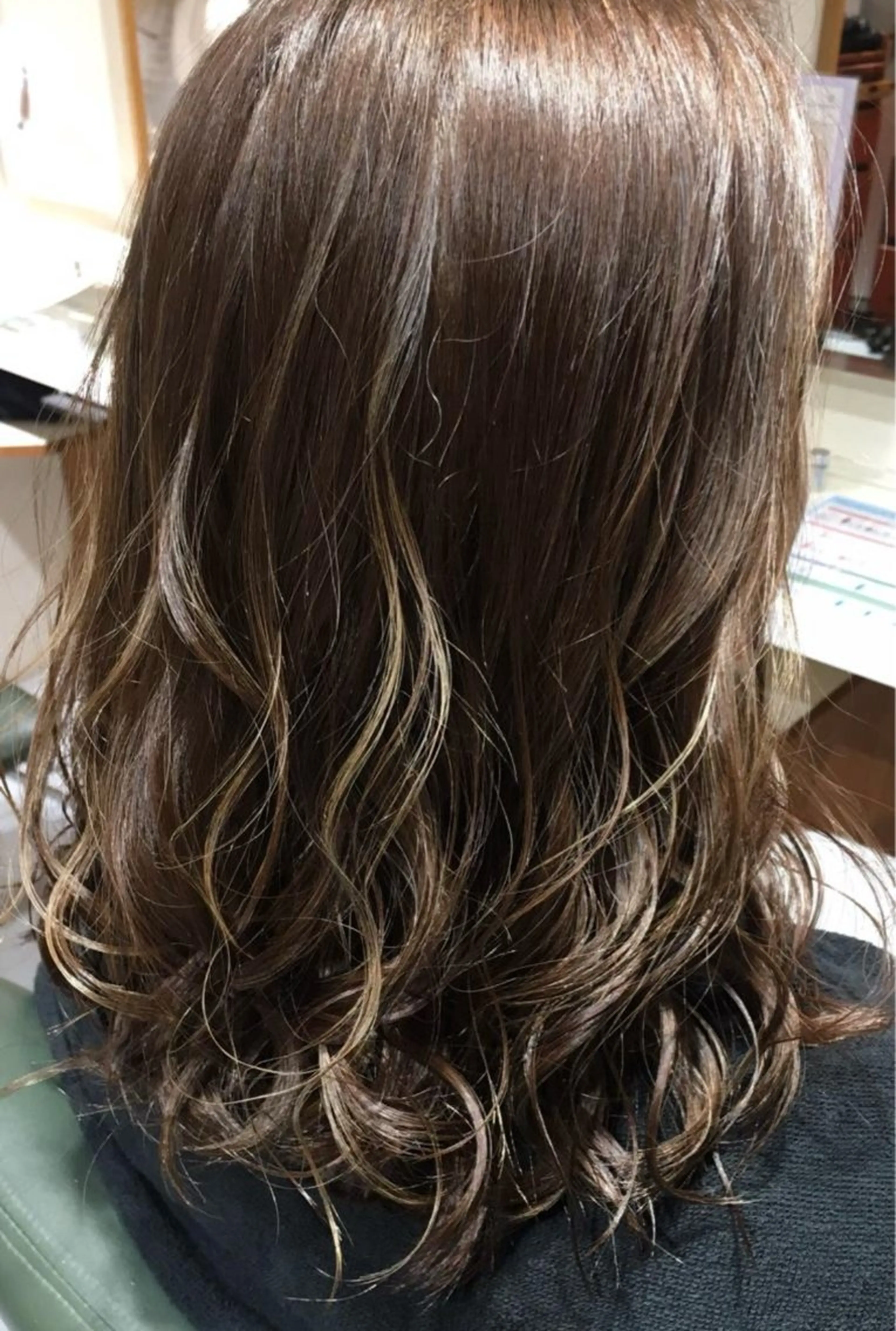 ミディアム ハイライト TAKAHASHI REIKAのヘアスタイル