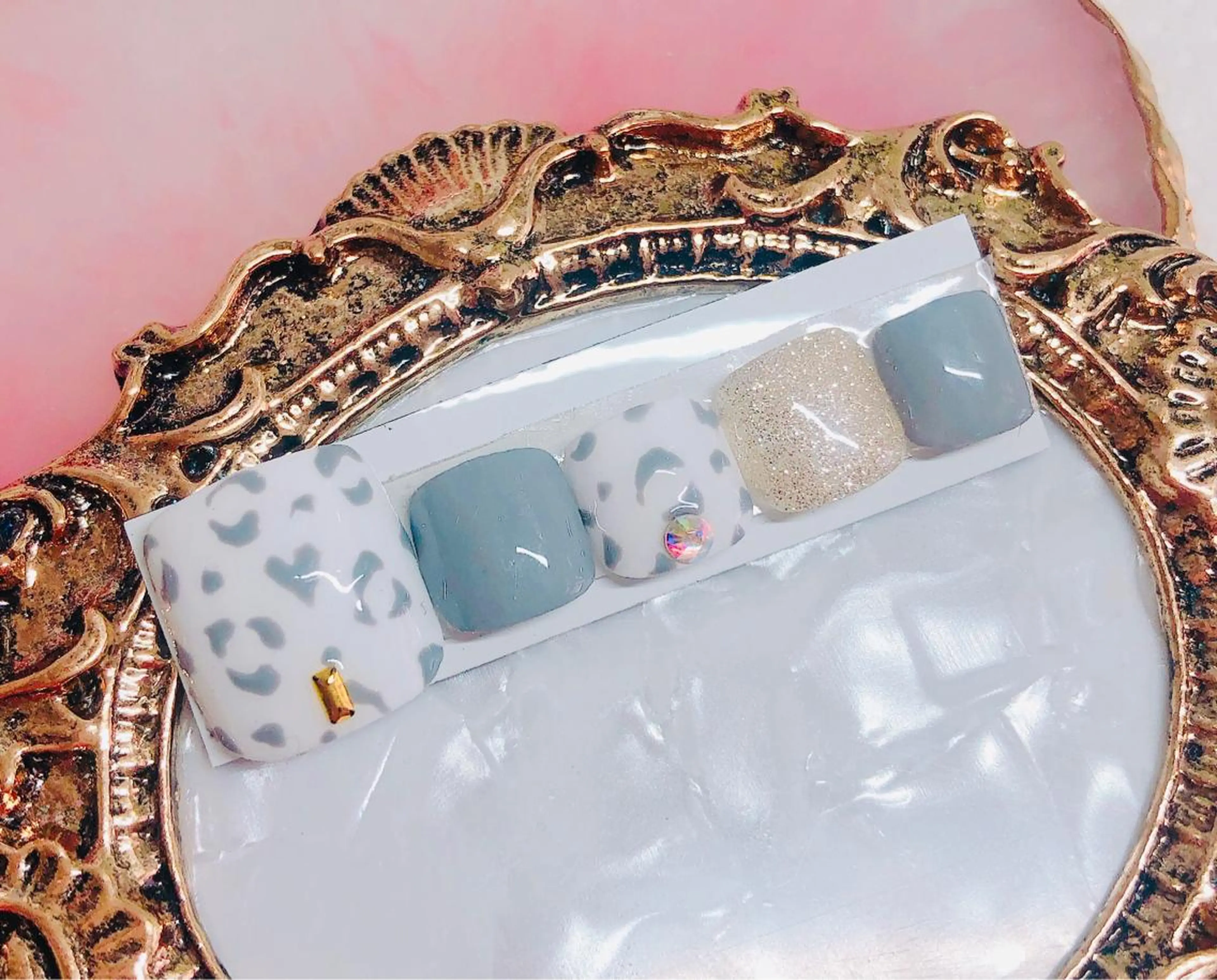 ネイル フットネイル フットネイル CROWN プライベートサロンのネイルデザイン