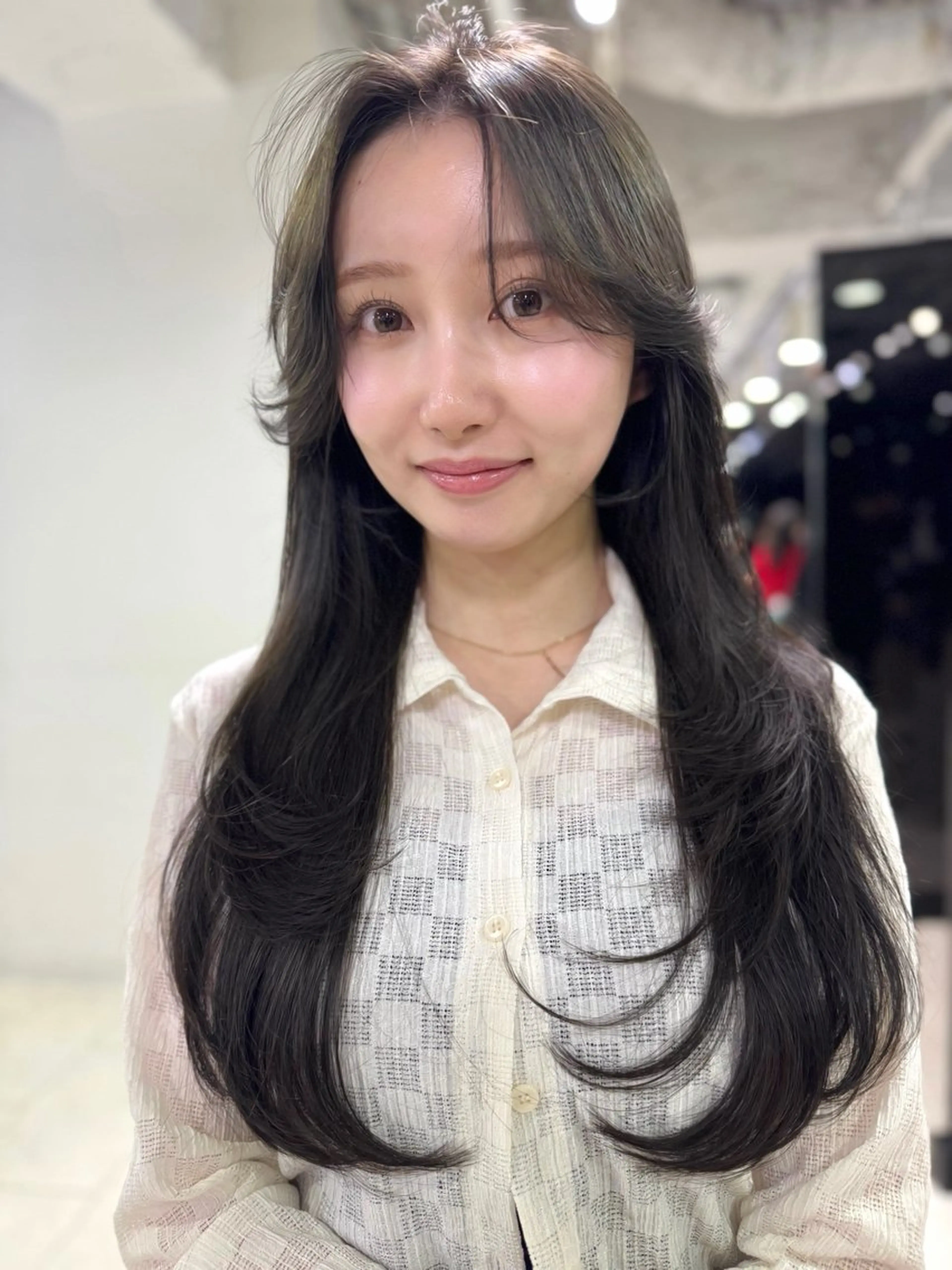 ロング カラー グレージュ オリーブグレージュ オリーブグレー レイヤーカット QUEEN'S GARDEN by k-two shinsaibashi所属・透明感/艶カラー/ レイヤー/ヒロトのヘアスタイル