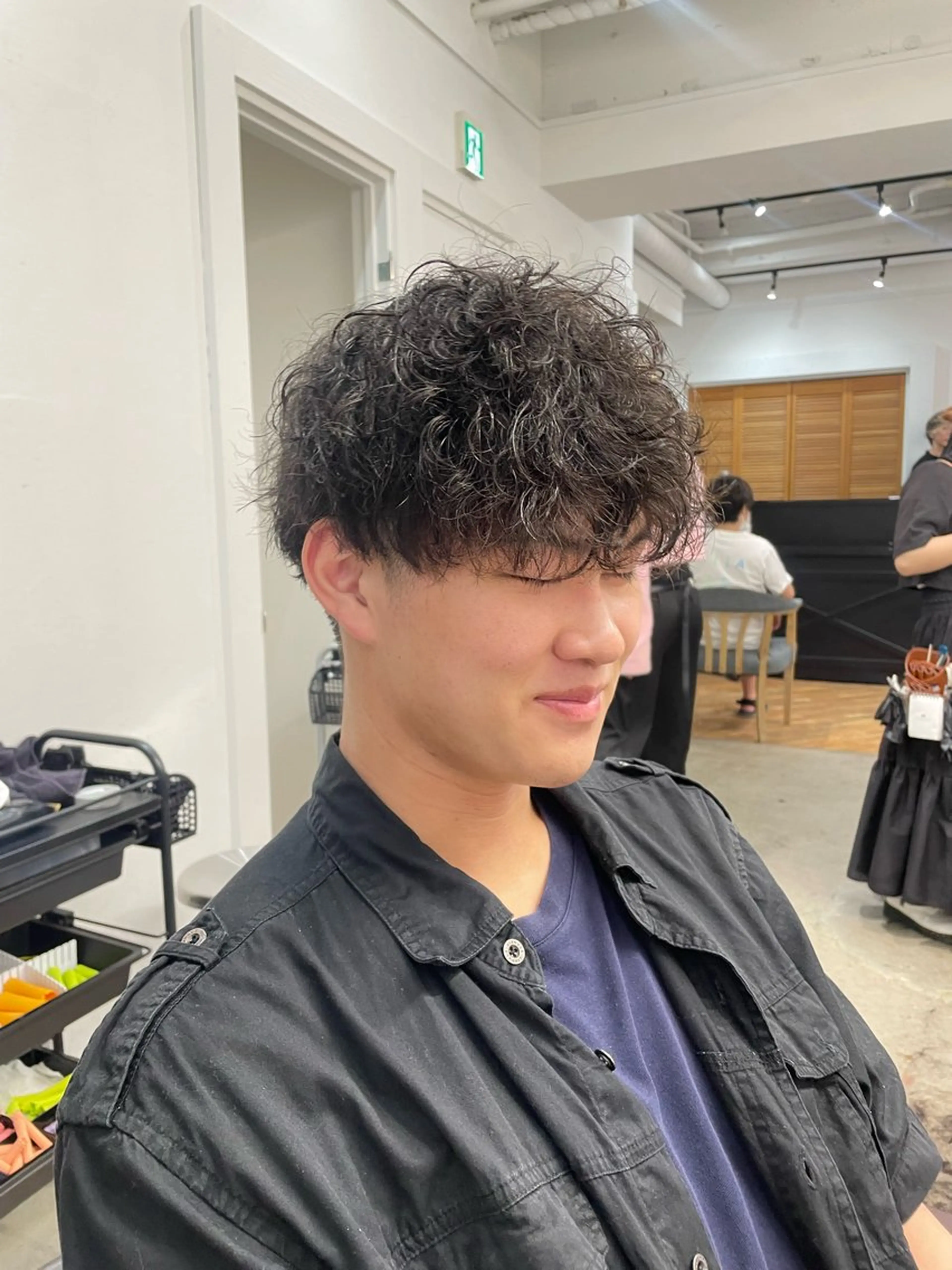 ミディアム パーマ メンズ RIN／韓国ヘア レイヤーカットのヘアスタイル