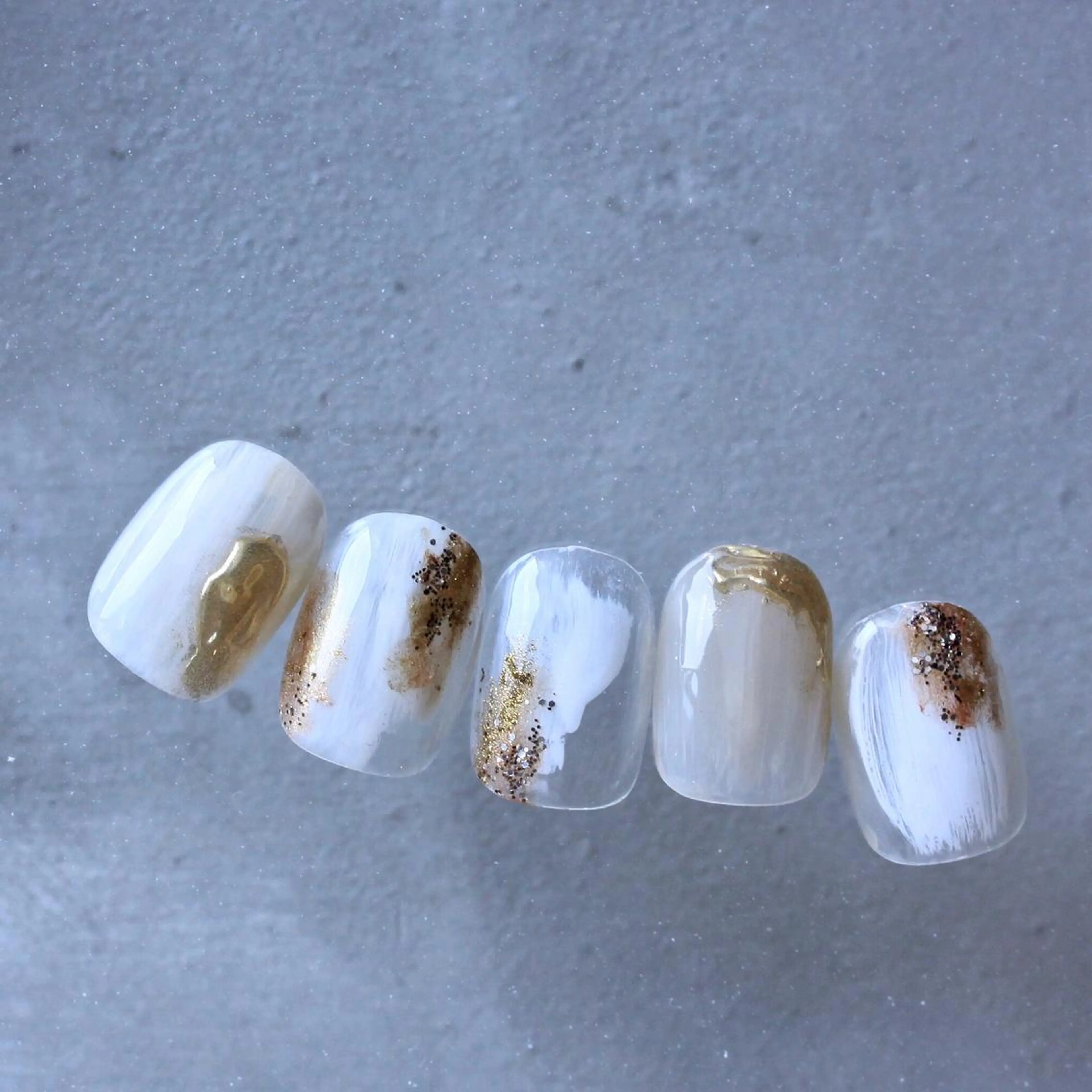 ネイル ニュアンスネイル ホワイト ハンドネイル Elio所属・Elio 国泰寺のネイルデザイン