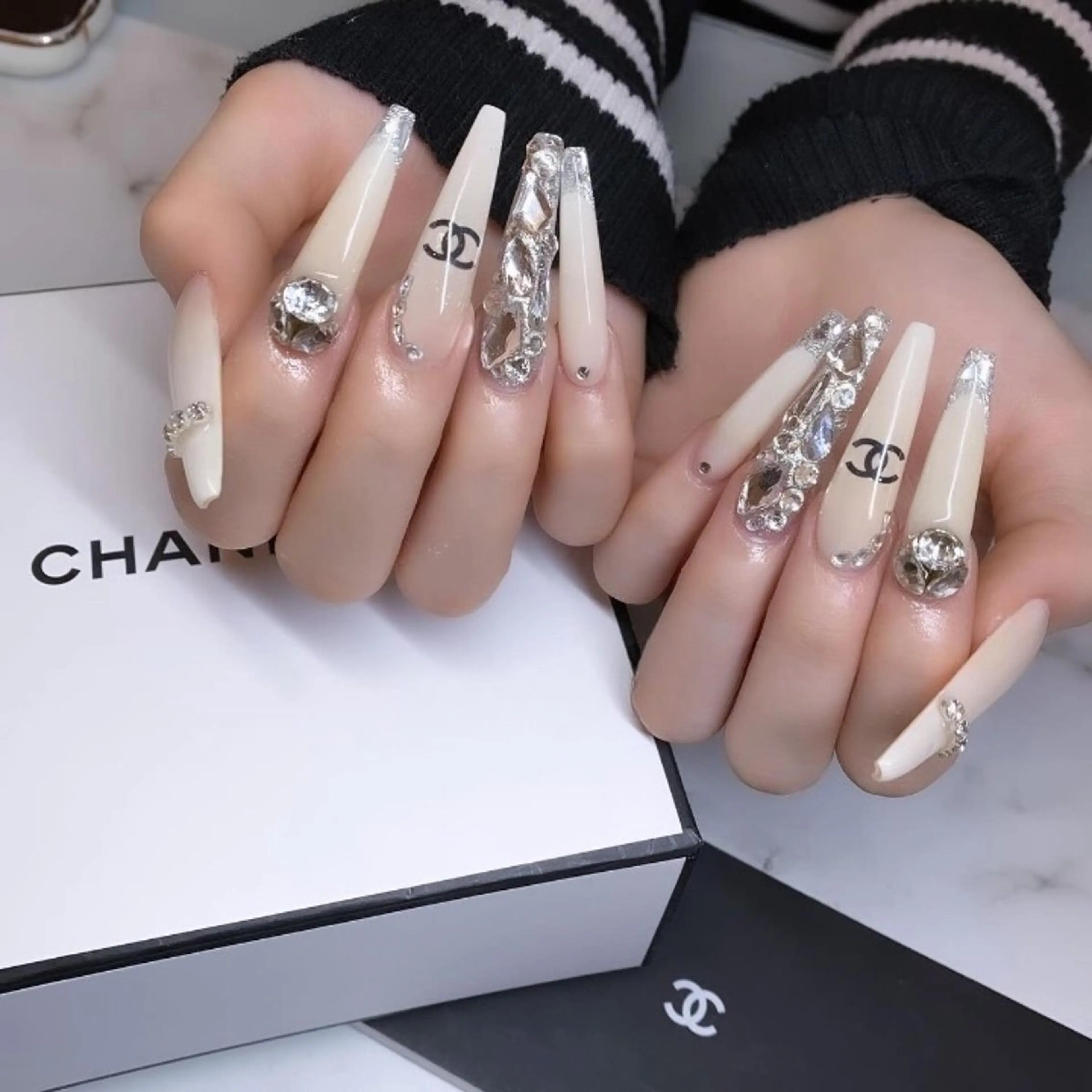 カラー ハンドネイル AIN Nailのネイルデザイン