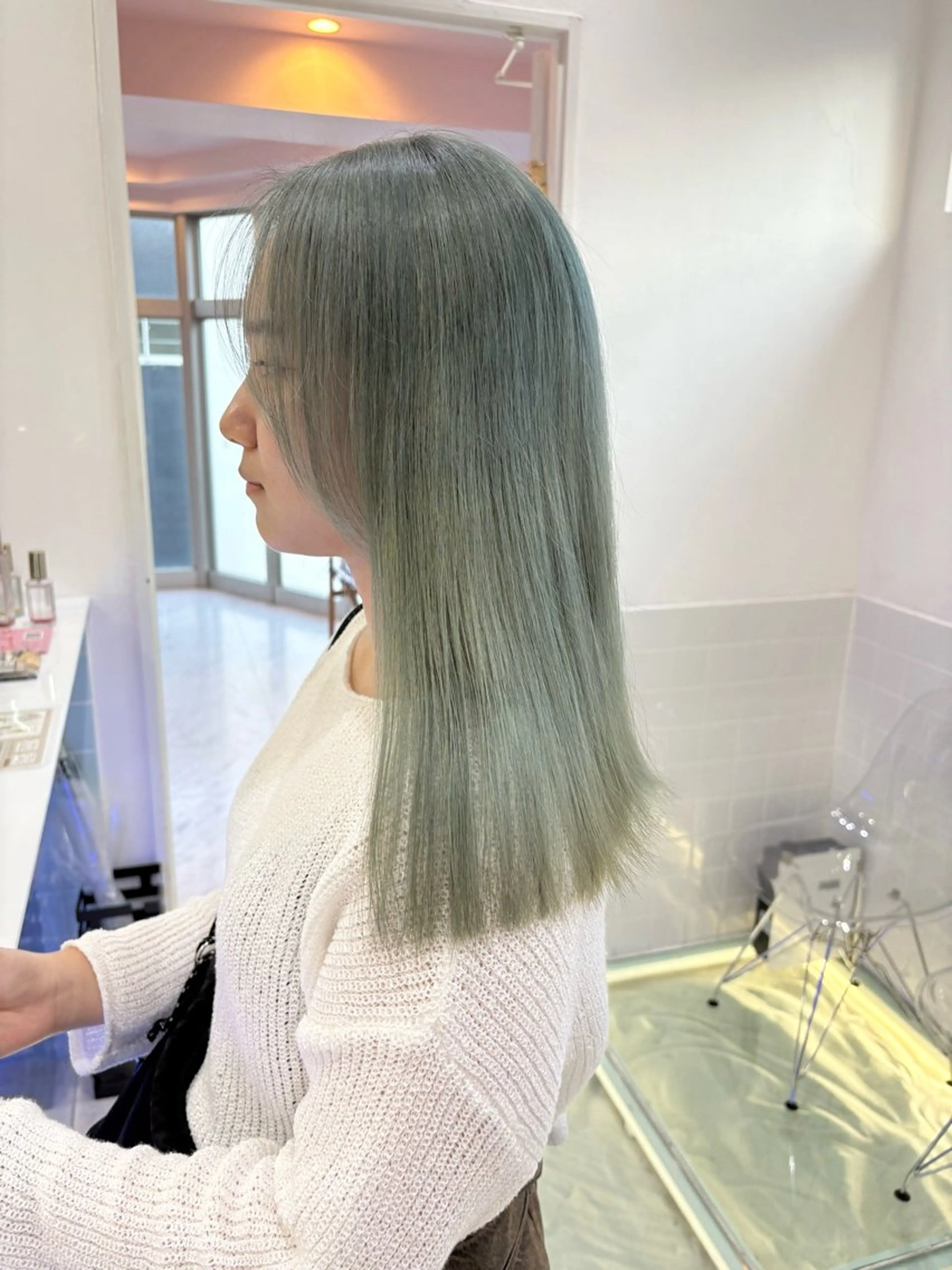 セミロング カラー ヘアカラー トリートメント 美優🦕ツヤ髪 /ハイトーン🩶のヘアスタイル