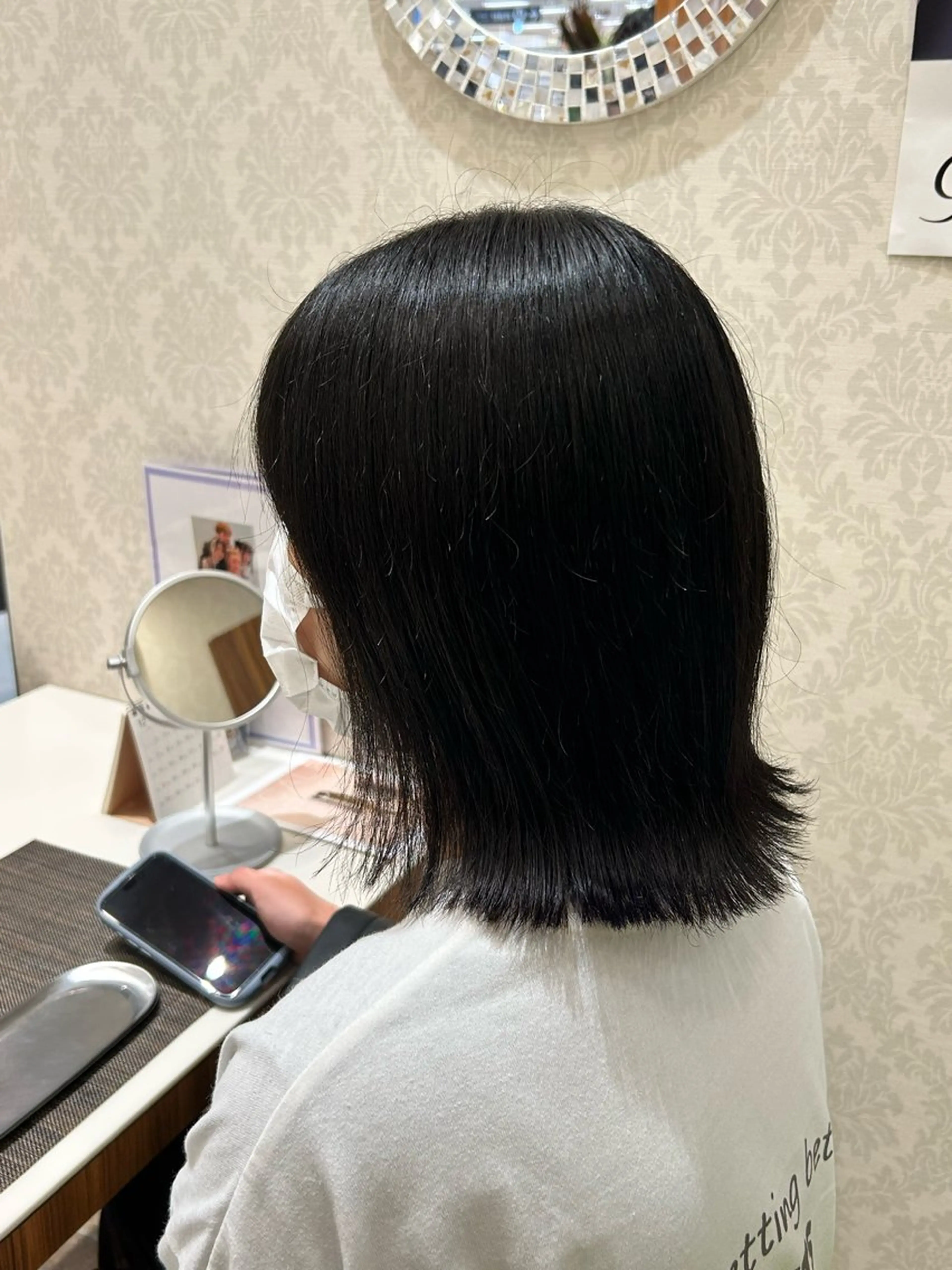 ミディアム 切りっぱなしボブ ボブ 外ハネヘア 日置美容室所属・石井 佑飛のヘアスタイル