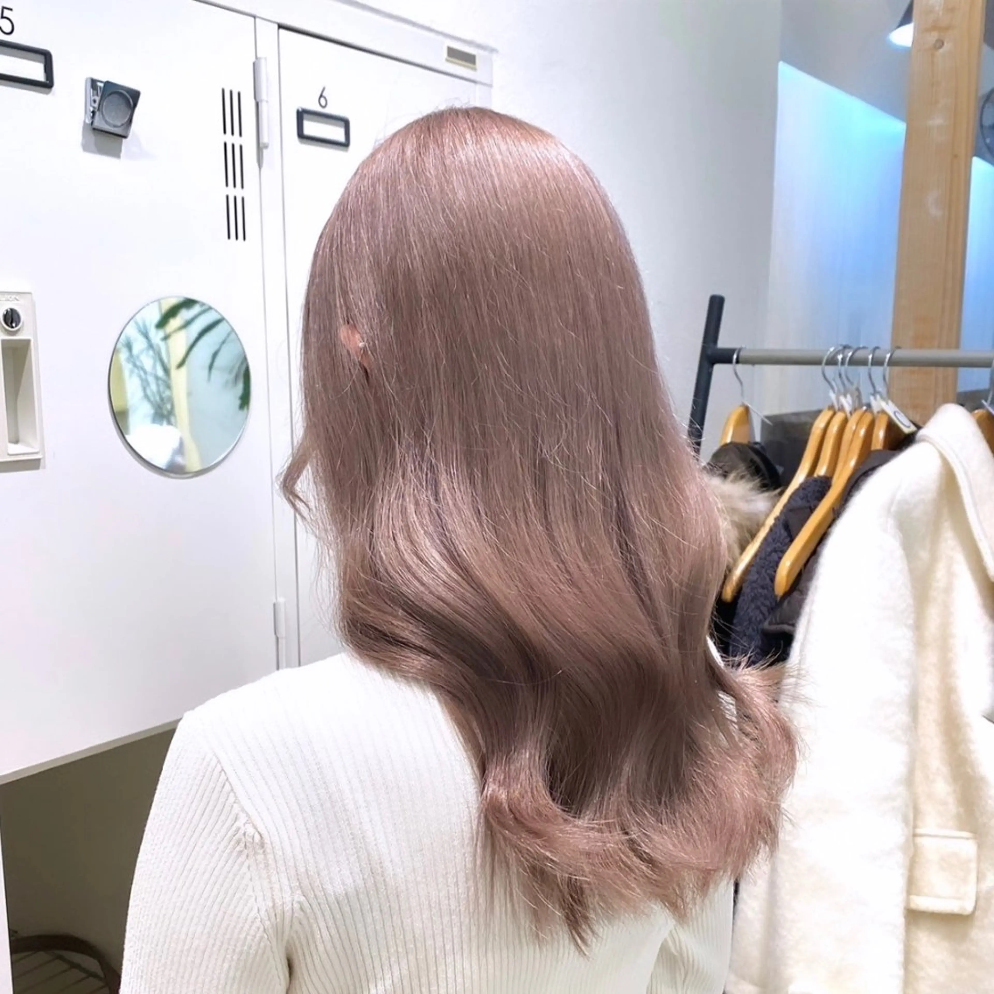 セミロング カット ヘアカラー omocha umiのヘアスタイル